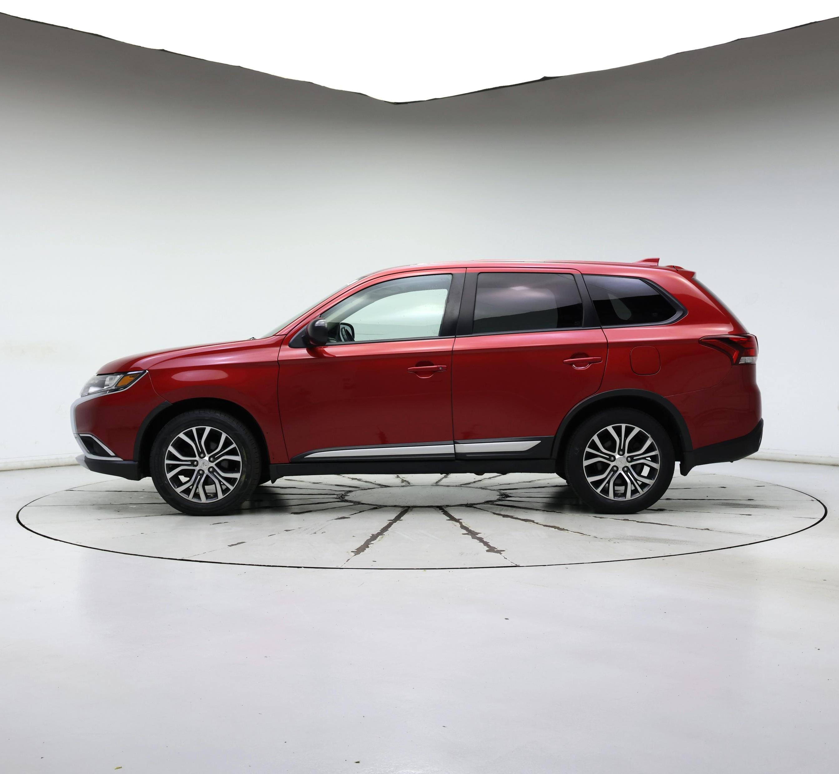 Thumbnail: 2017 Mitsubishi Outlander - 3