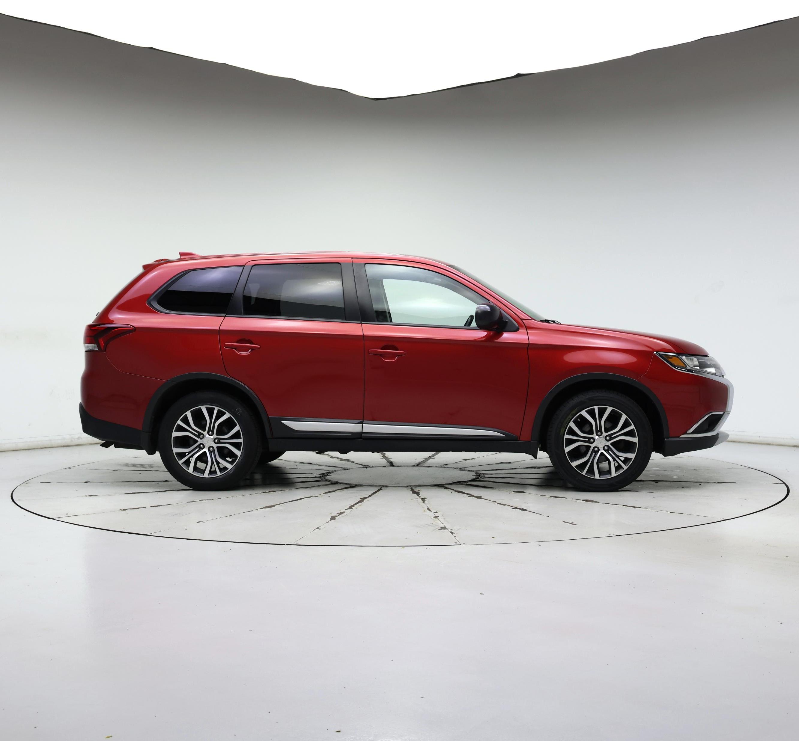 Thumbnail: 2017 Mitsubishi Outlander - 7