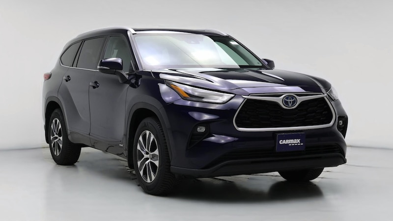 2022 Toyota Highlander XLE Hero Image