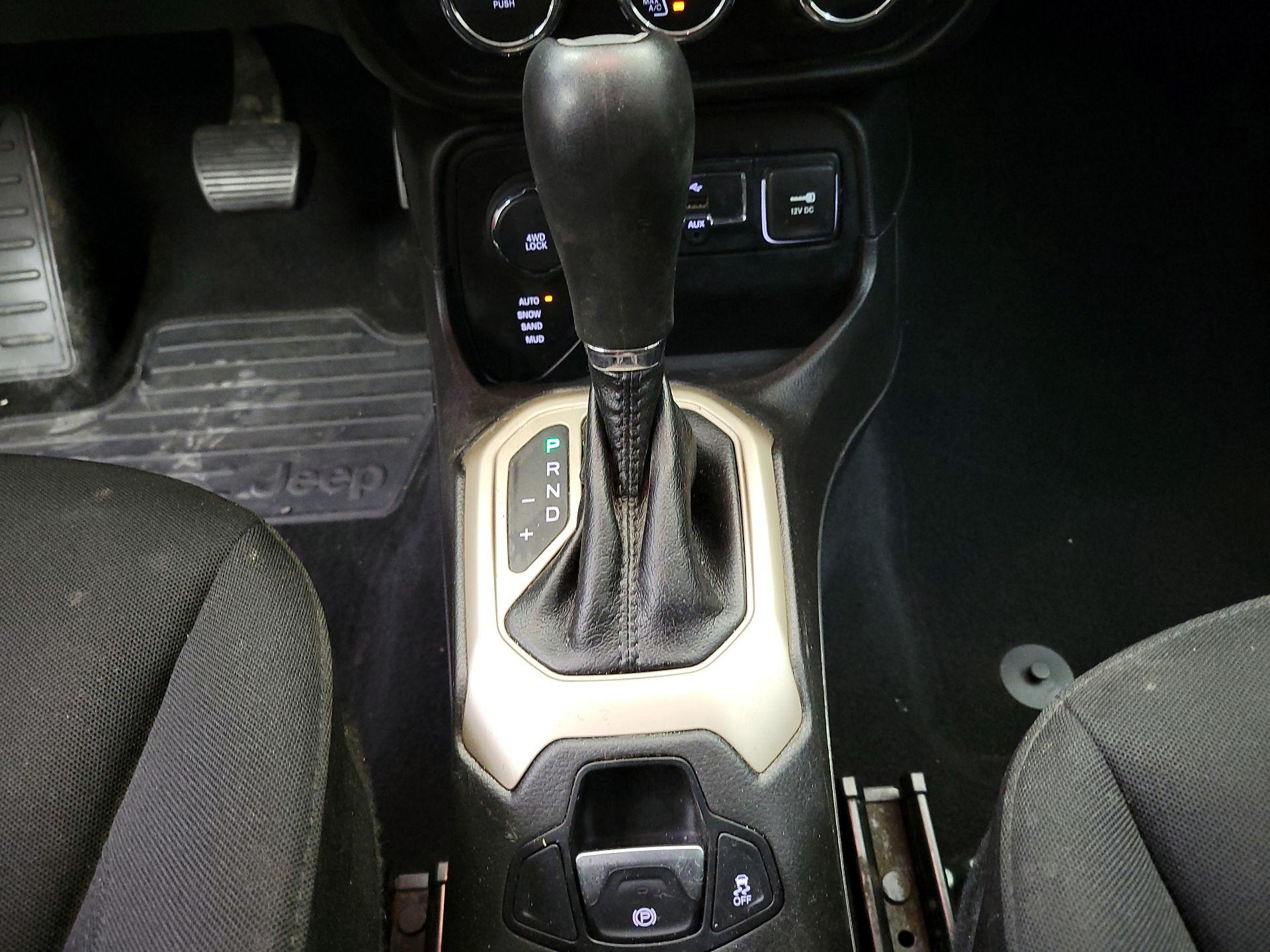 Thumbnail: 2016 Jeep Renegade - 17