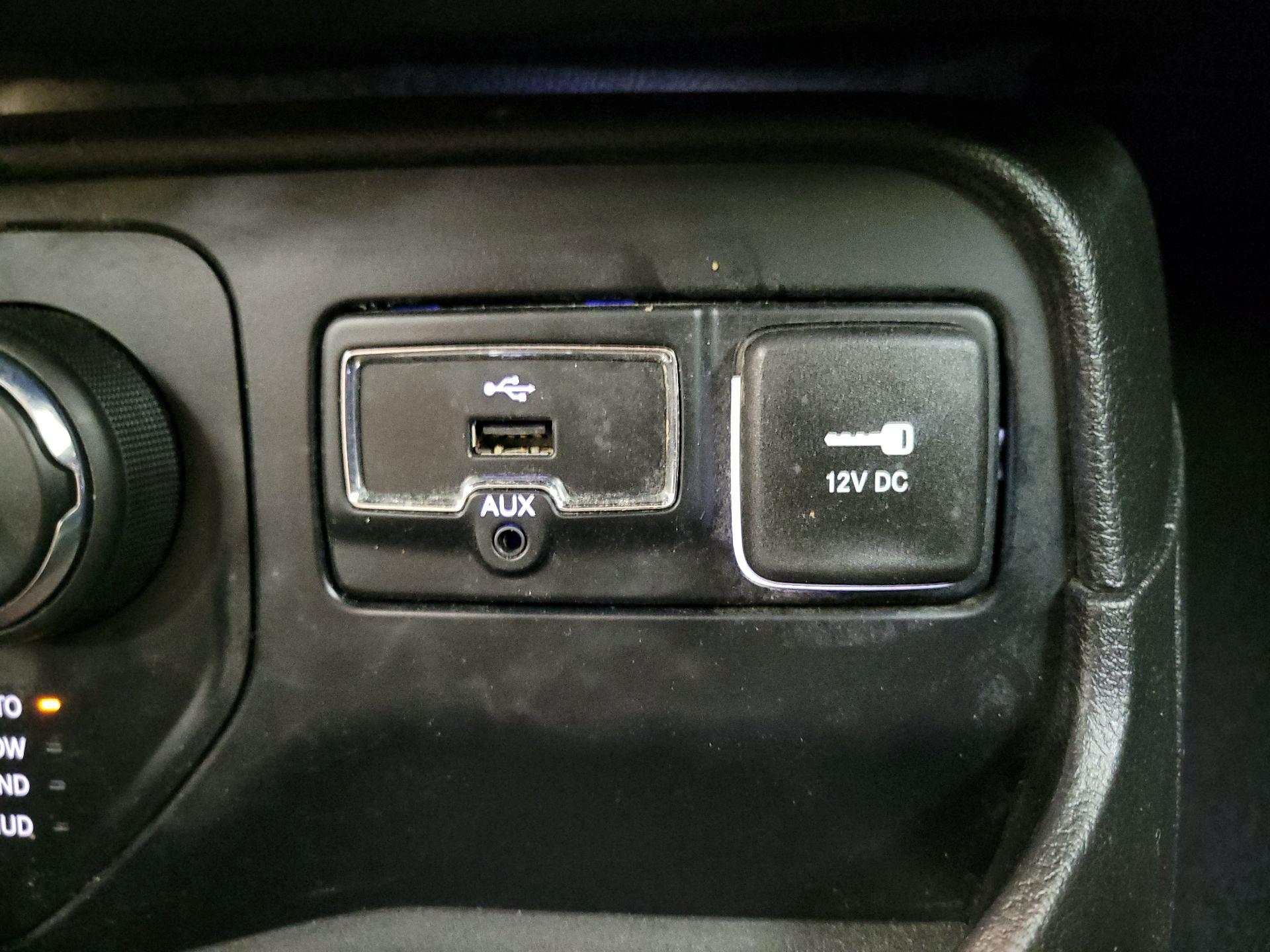 Thumbnail: 2016 Jeep Renegade - 18