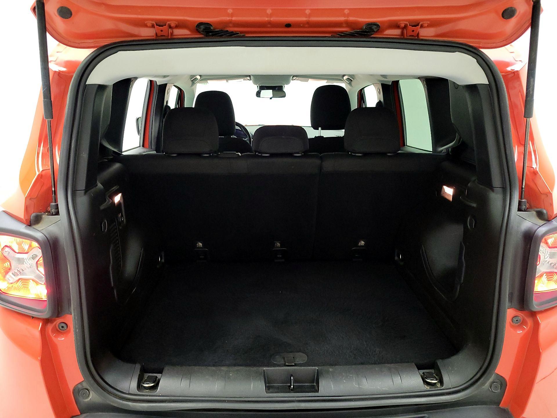 Thumbnail: 2016 Jeep Renegade - 20