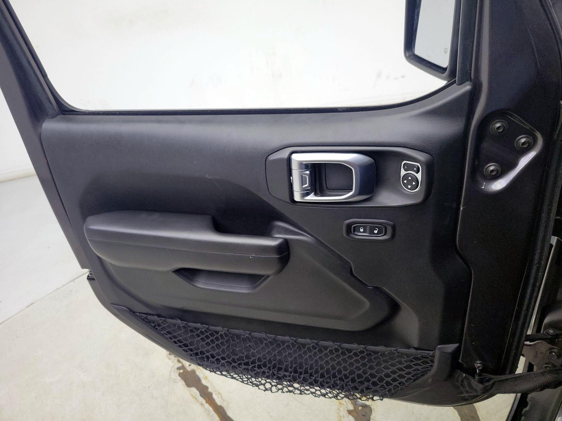 Thumbnail: 2018 Jeep Wrangler - 12