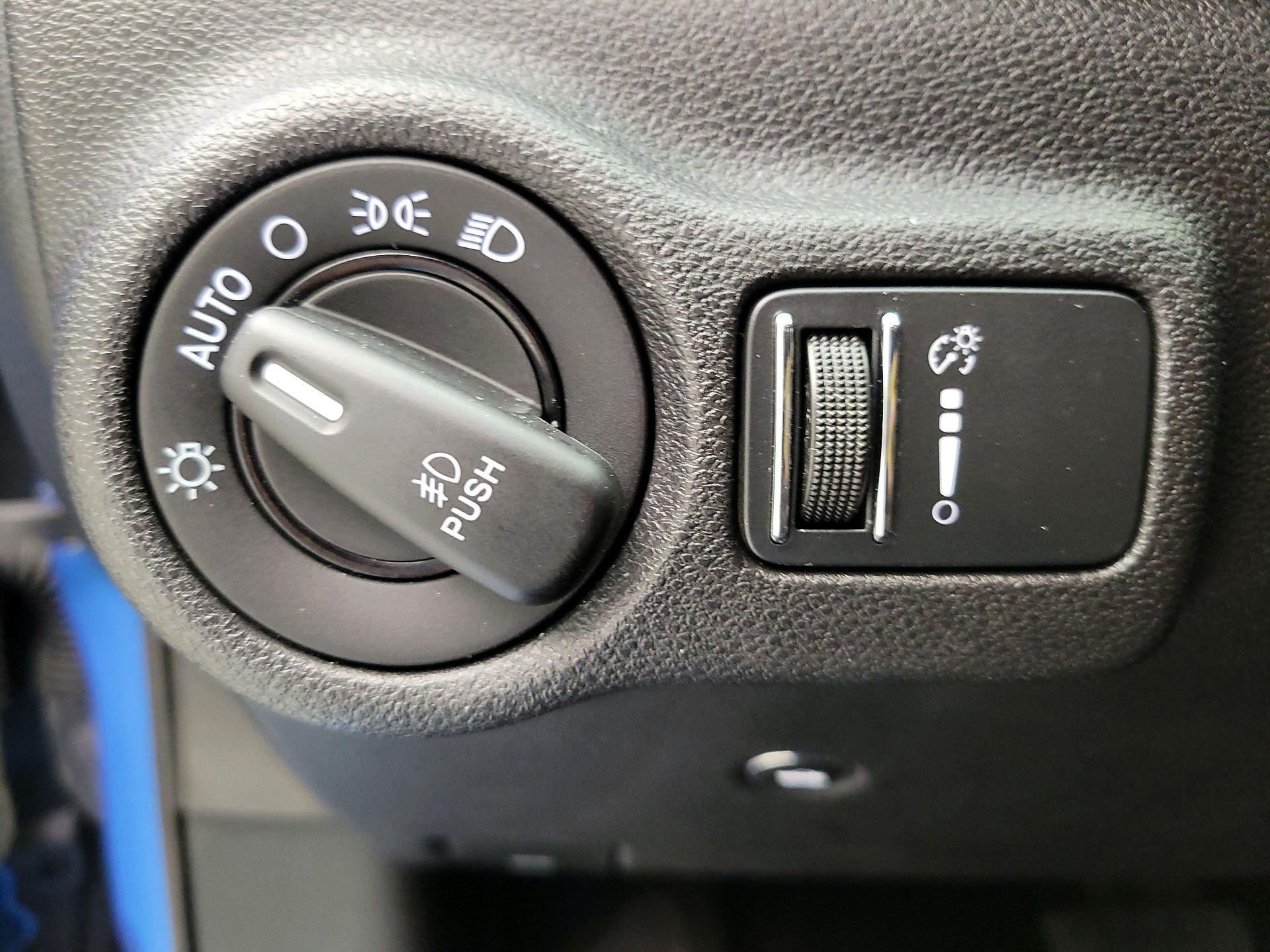 Thumbnail: 2016 Dodge Dart - 13