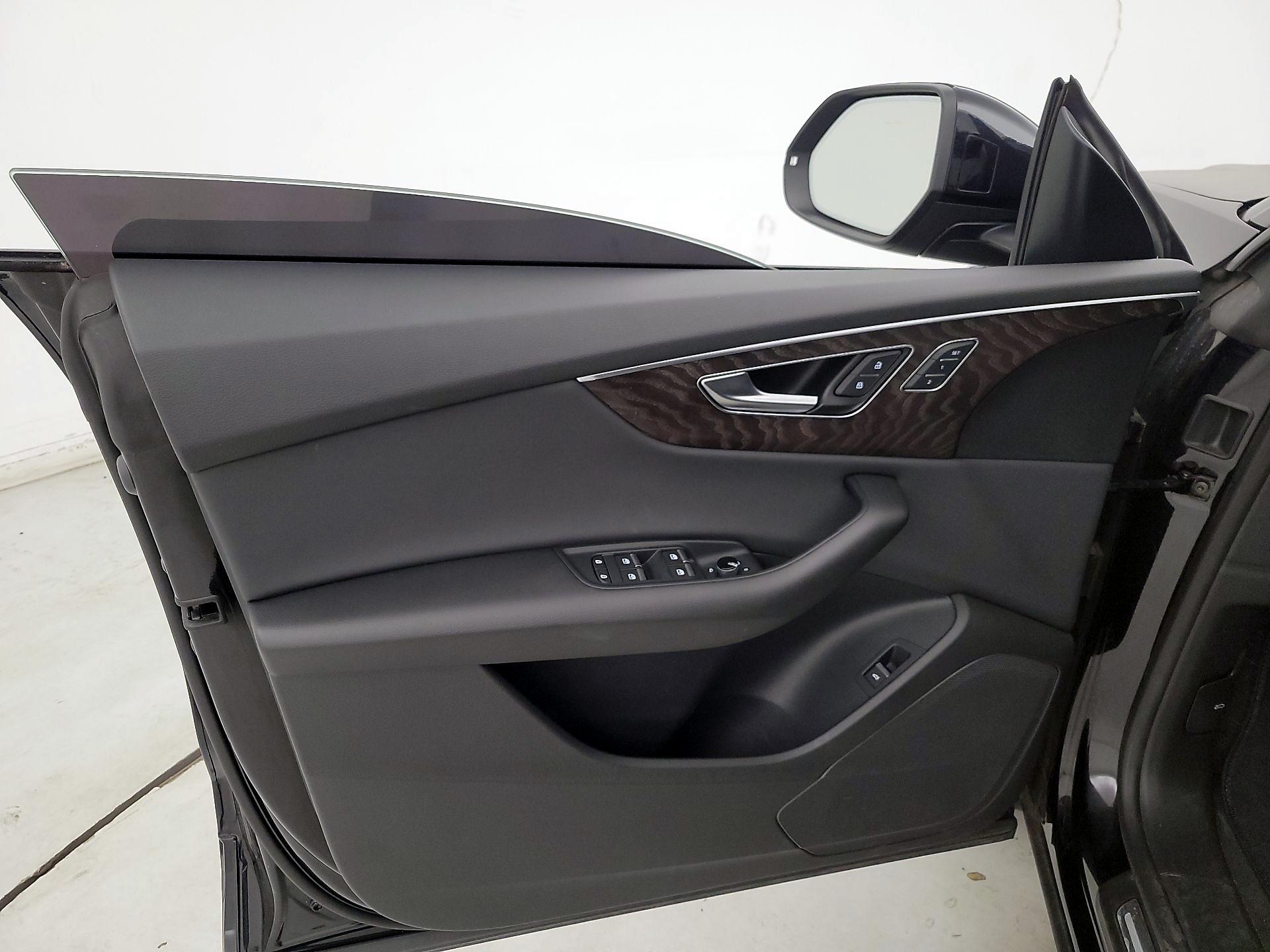 Thumbnail: 2021 Audi Q8 - 12