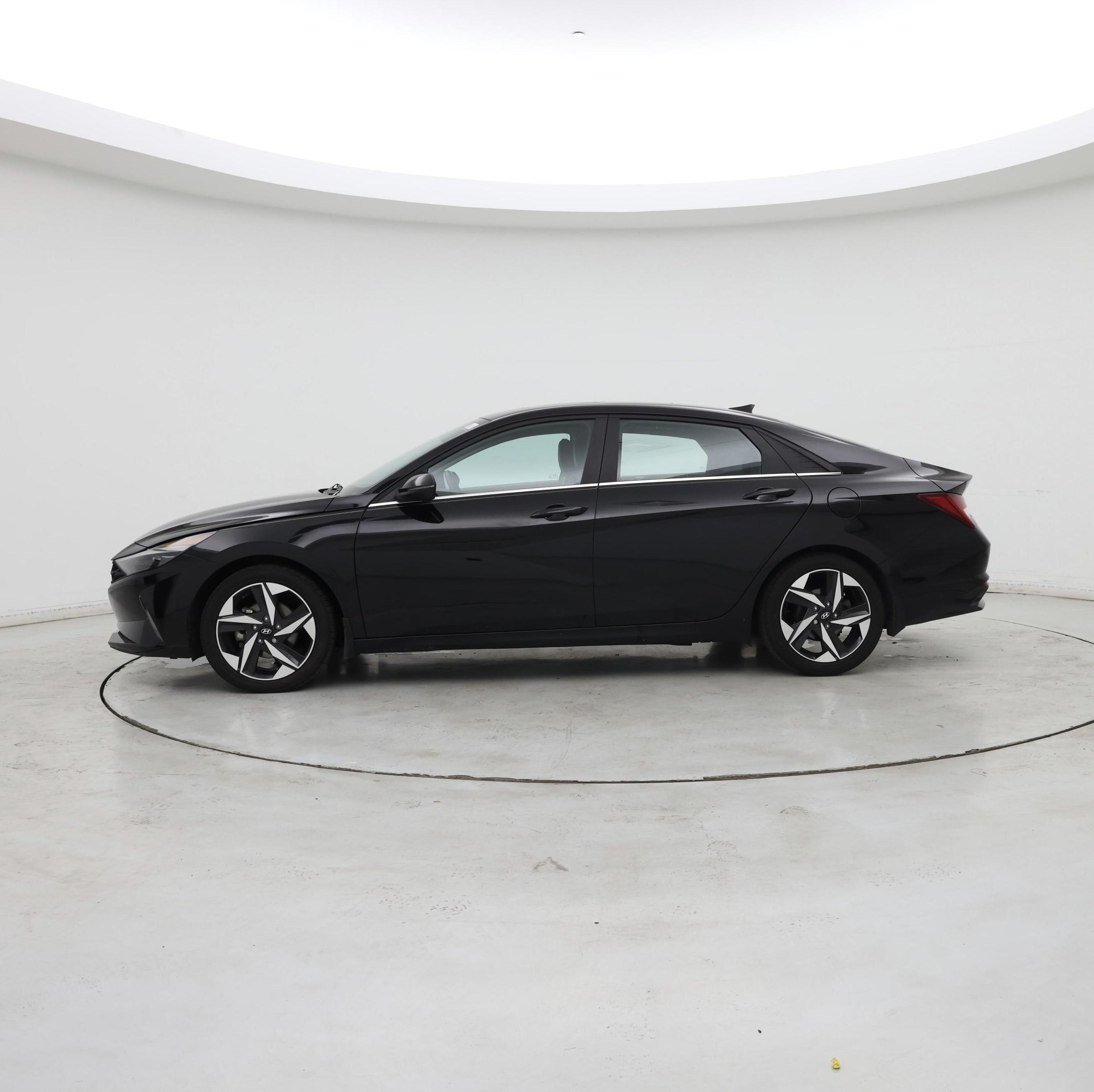 Thumbnail: 2023 Hyundai Elantra - 3