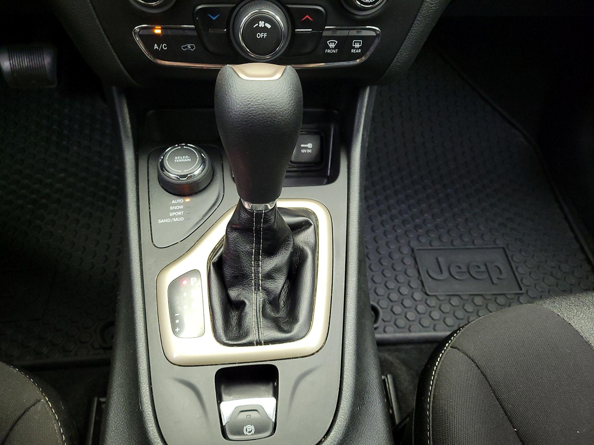 Thumbnail: 2014 Jeep Cherokee - 17