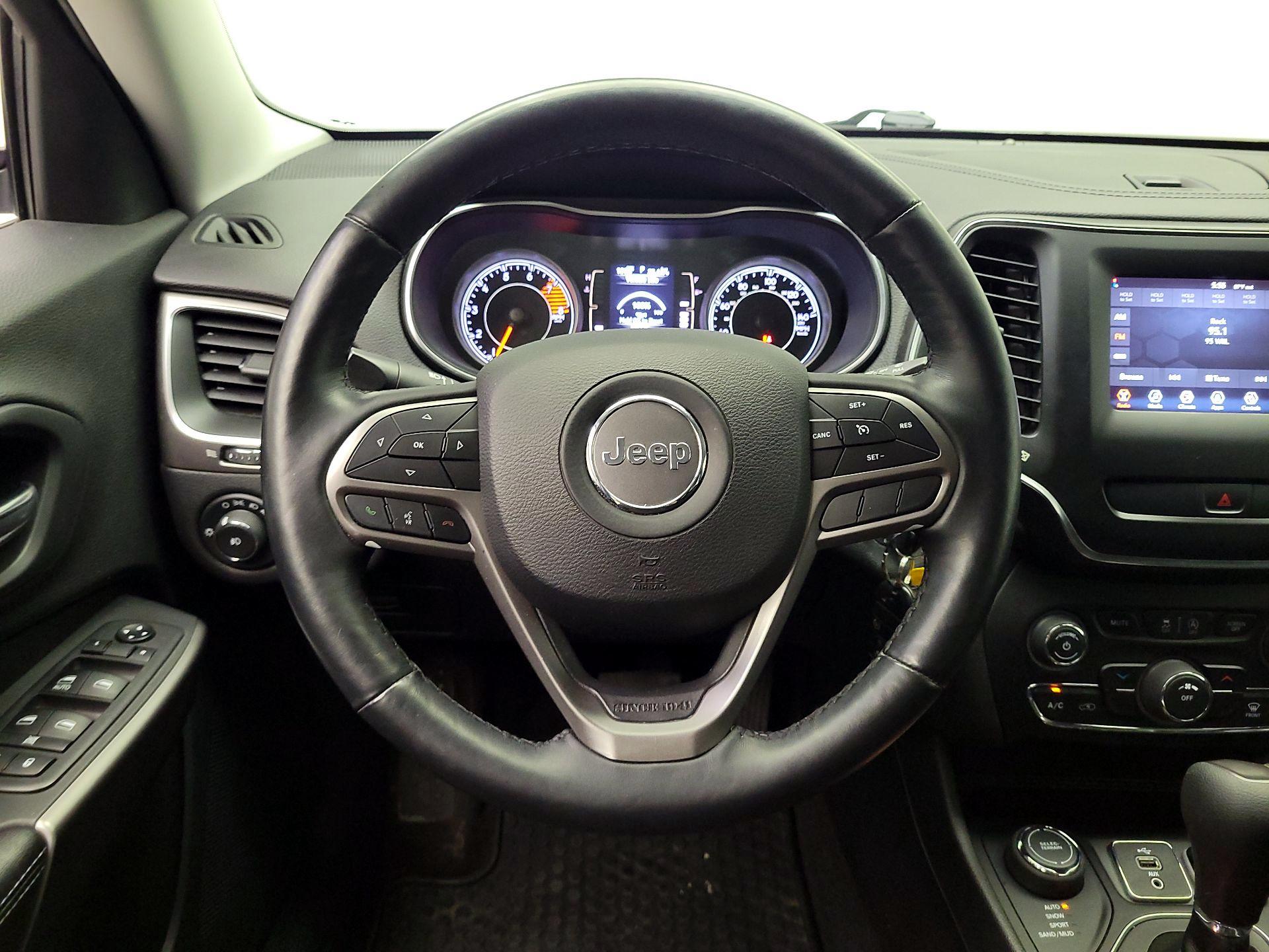 Thumbnail: 2019 Jeep Cherokee - 10