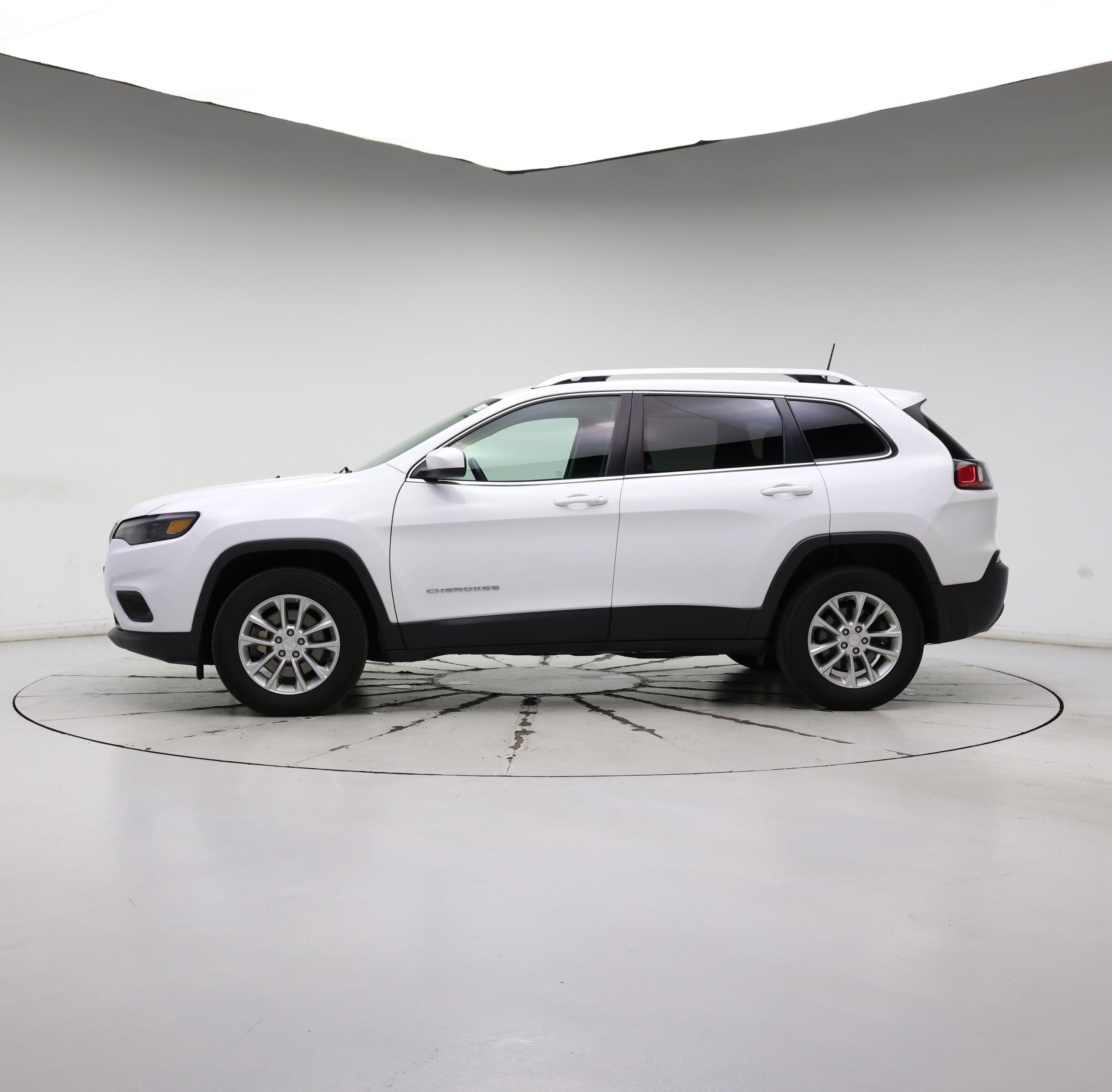 Thumbnail: 2019 Jeep Cherokee - 3