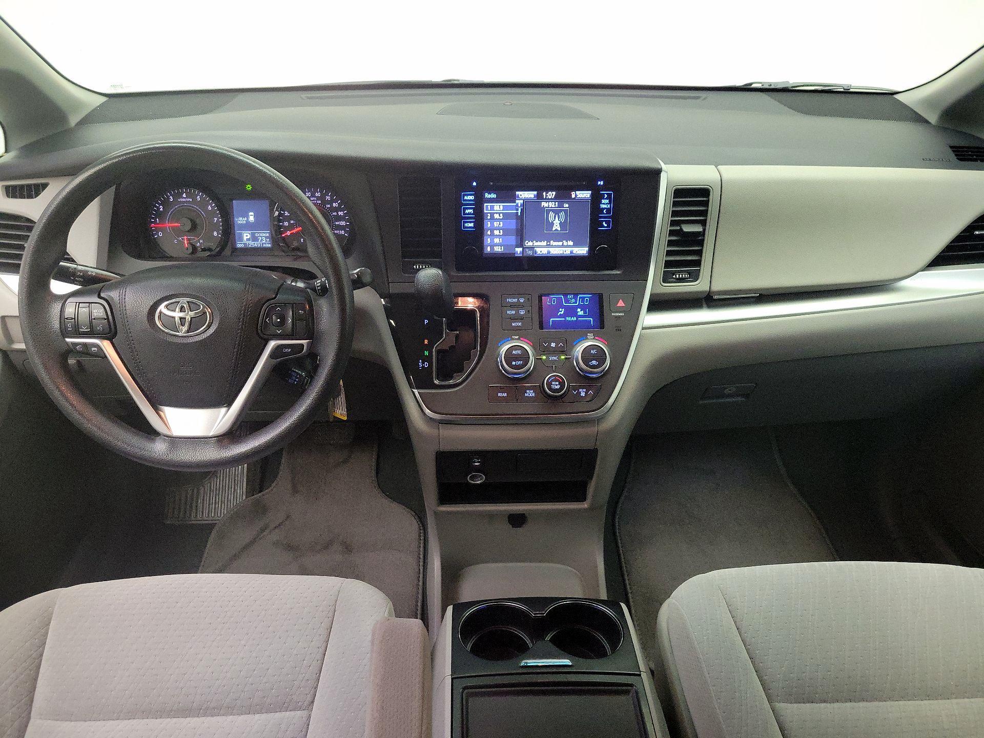 Thumbnail: 2015 Toyota Sienna - 9