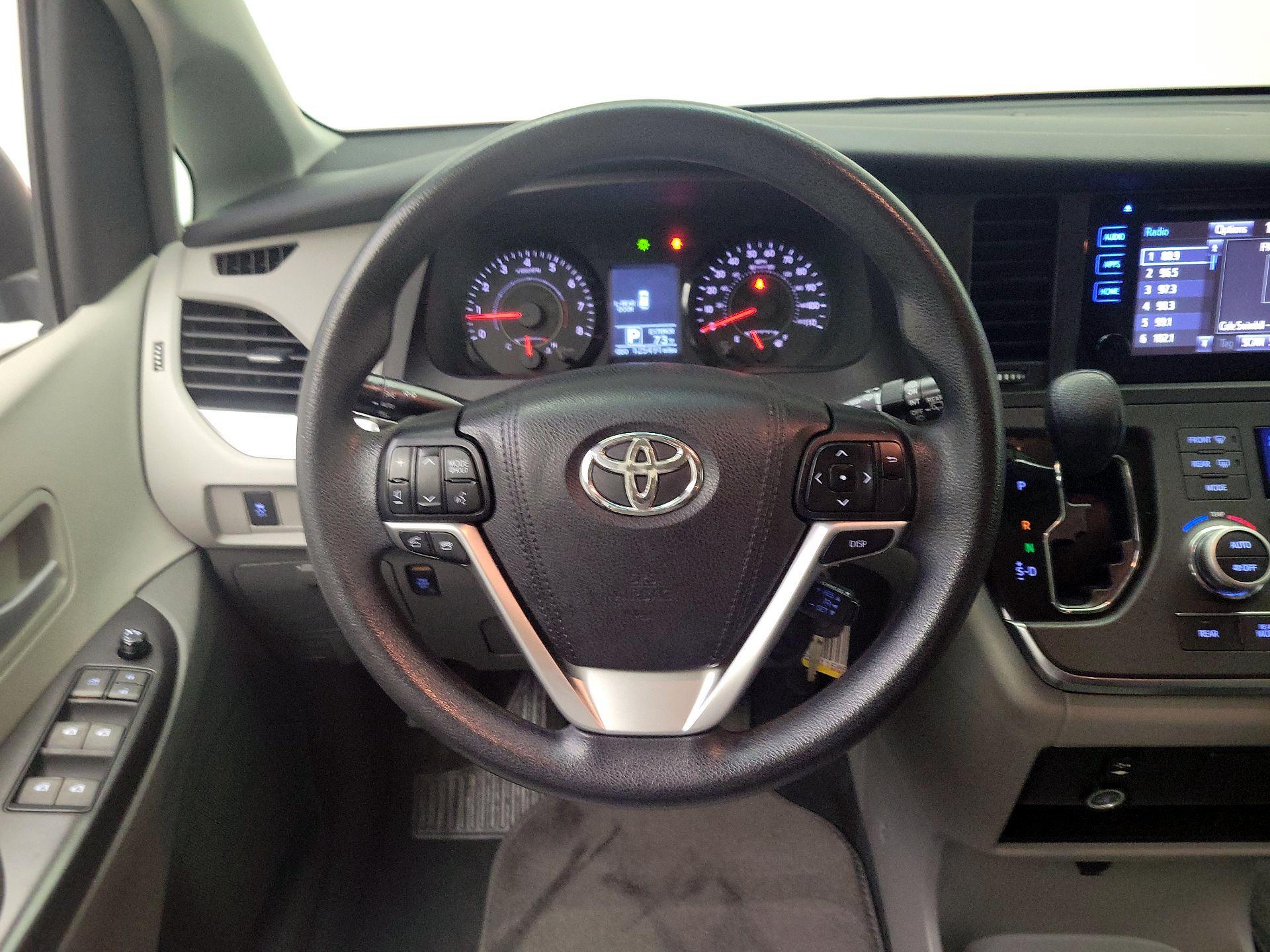 Thumbnail: 2015 Toyota Sienna - 10
