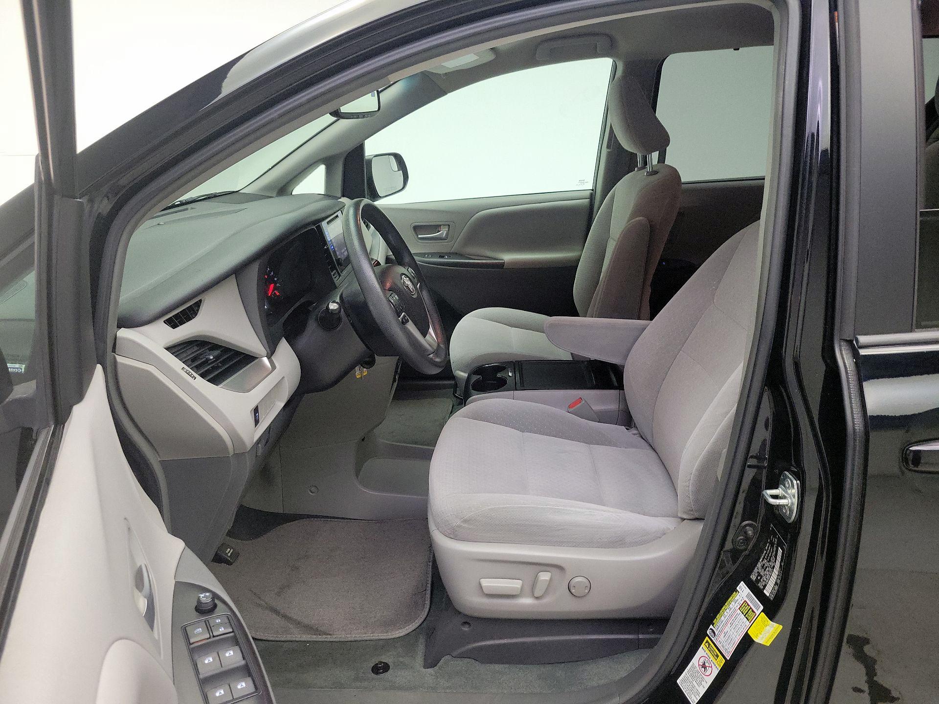 Thumbnail: 2015 Toyota Sienna - 11