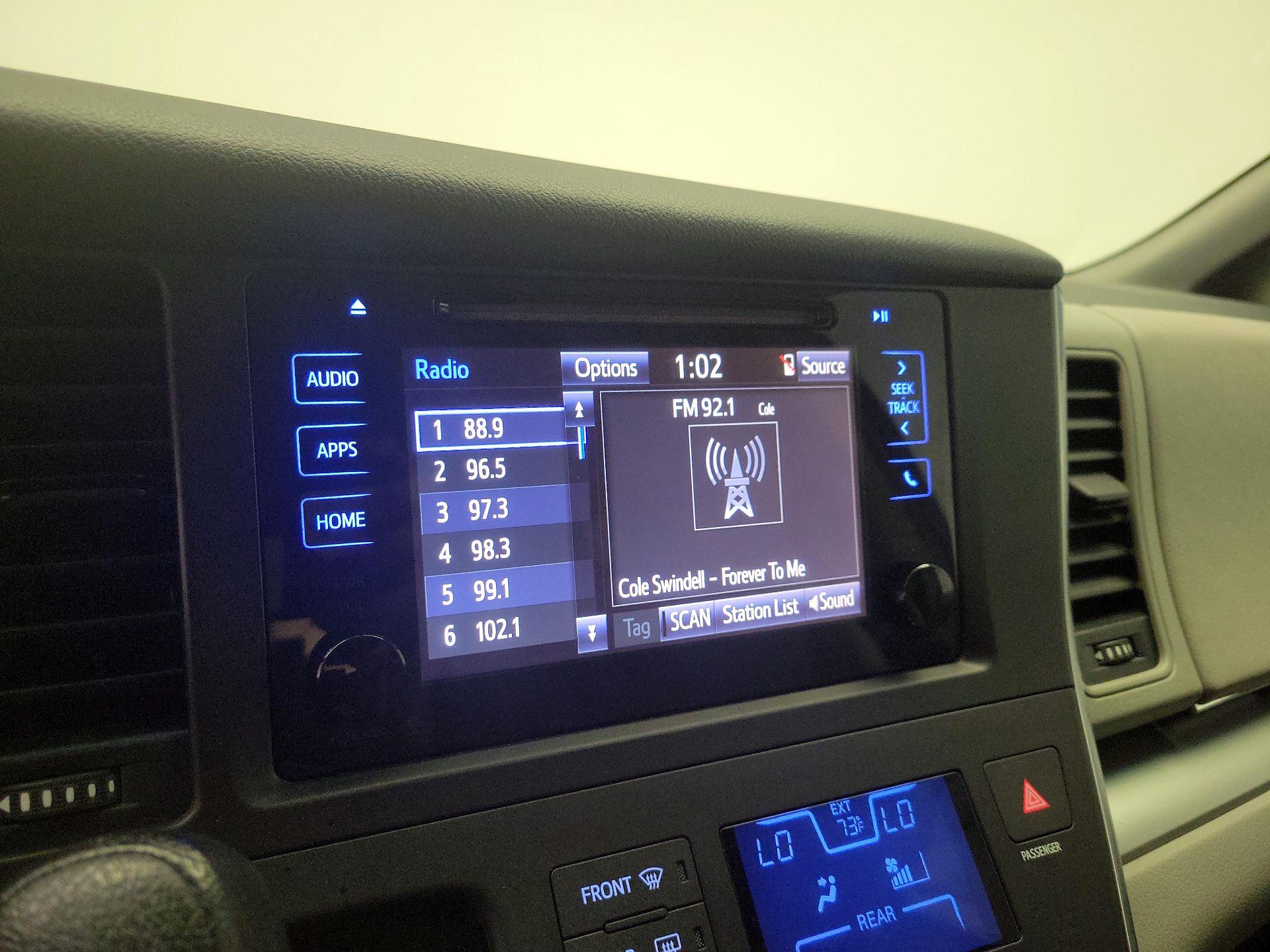 Thumbnail: 2015 Toyota Sienna - 15