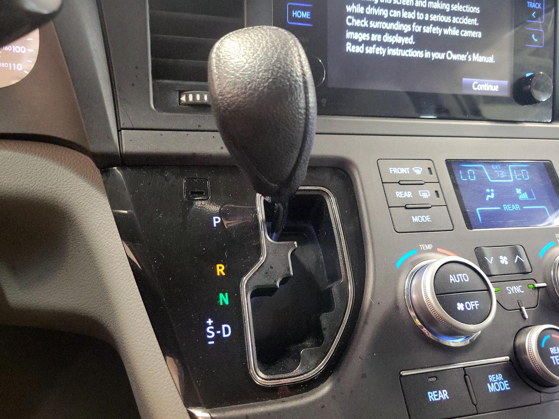 Thumbnail: 2015 Toyota Sienna - 17