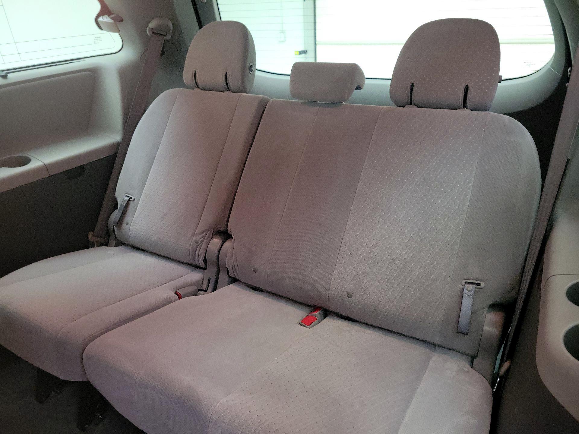 Thumbnail: 2015 Toyota Sienna - 20