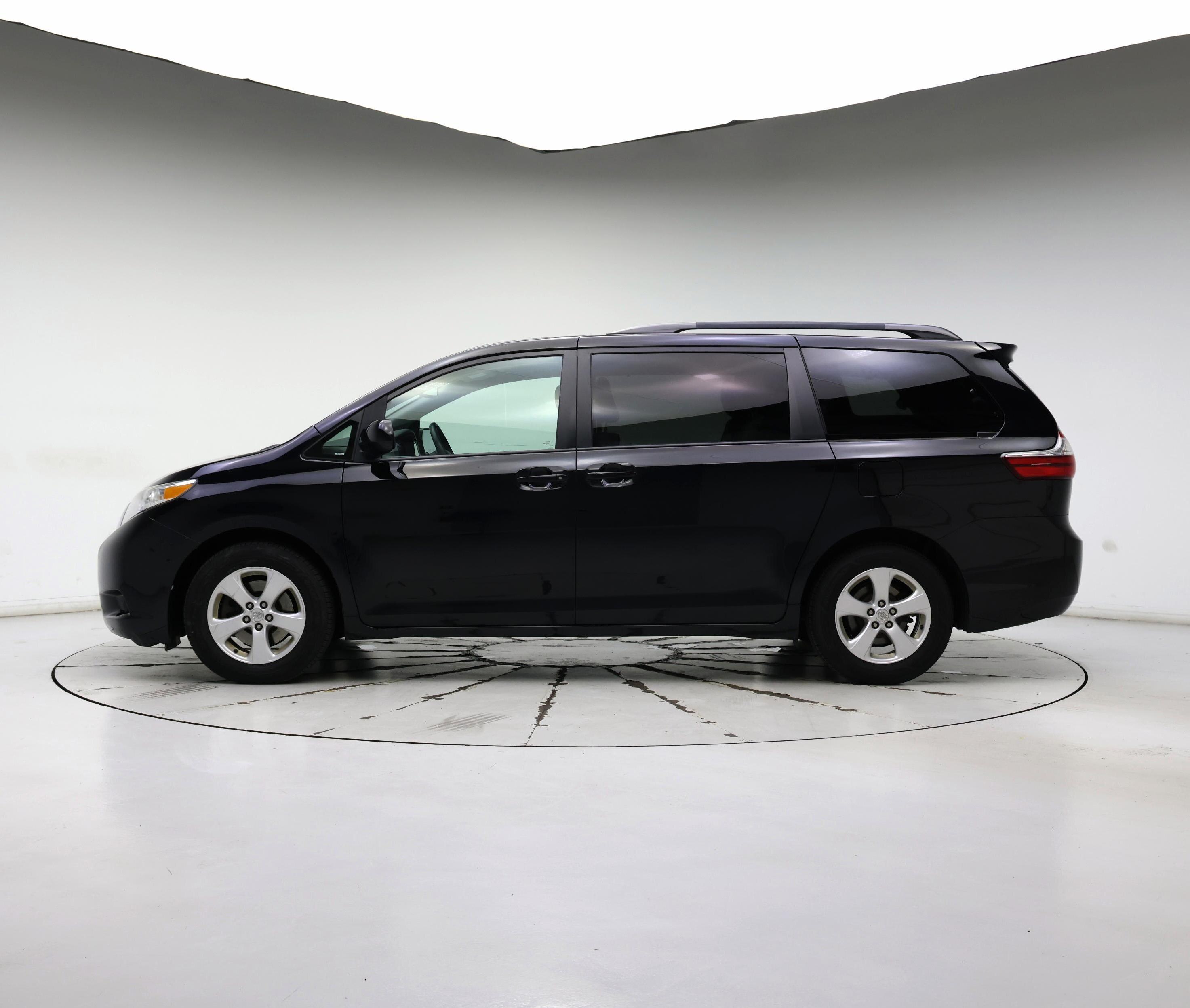 Thumbnail: 2015 Toyota Sienna - 3