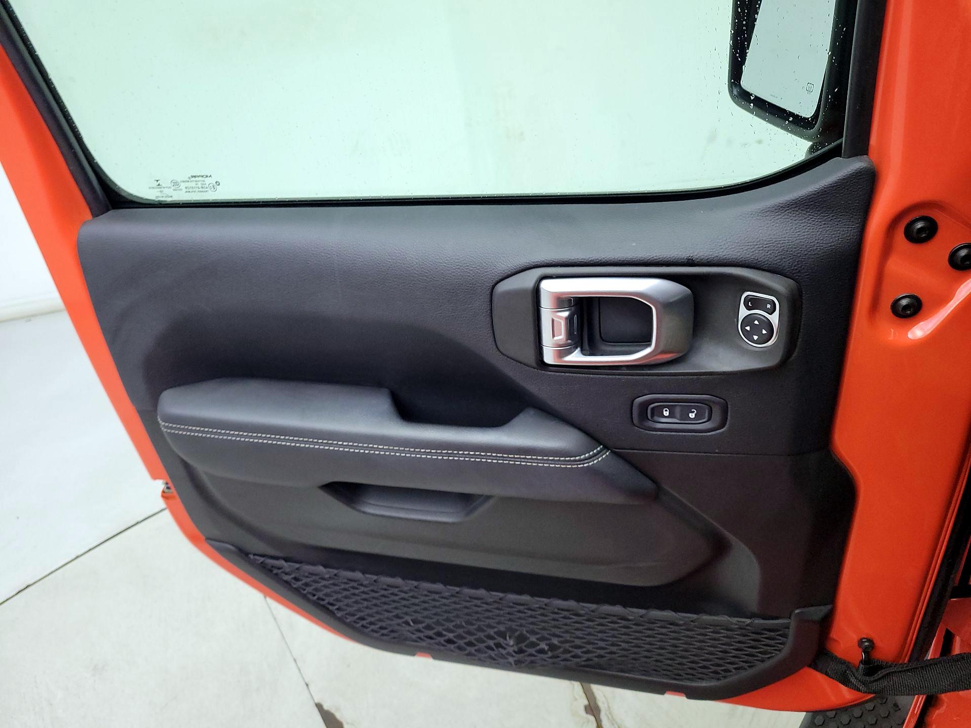 Thumbnail: 2019 Jeep Wrangler - 12