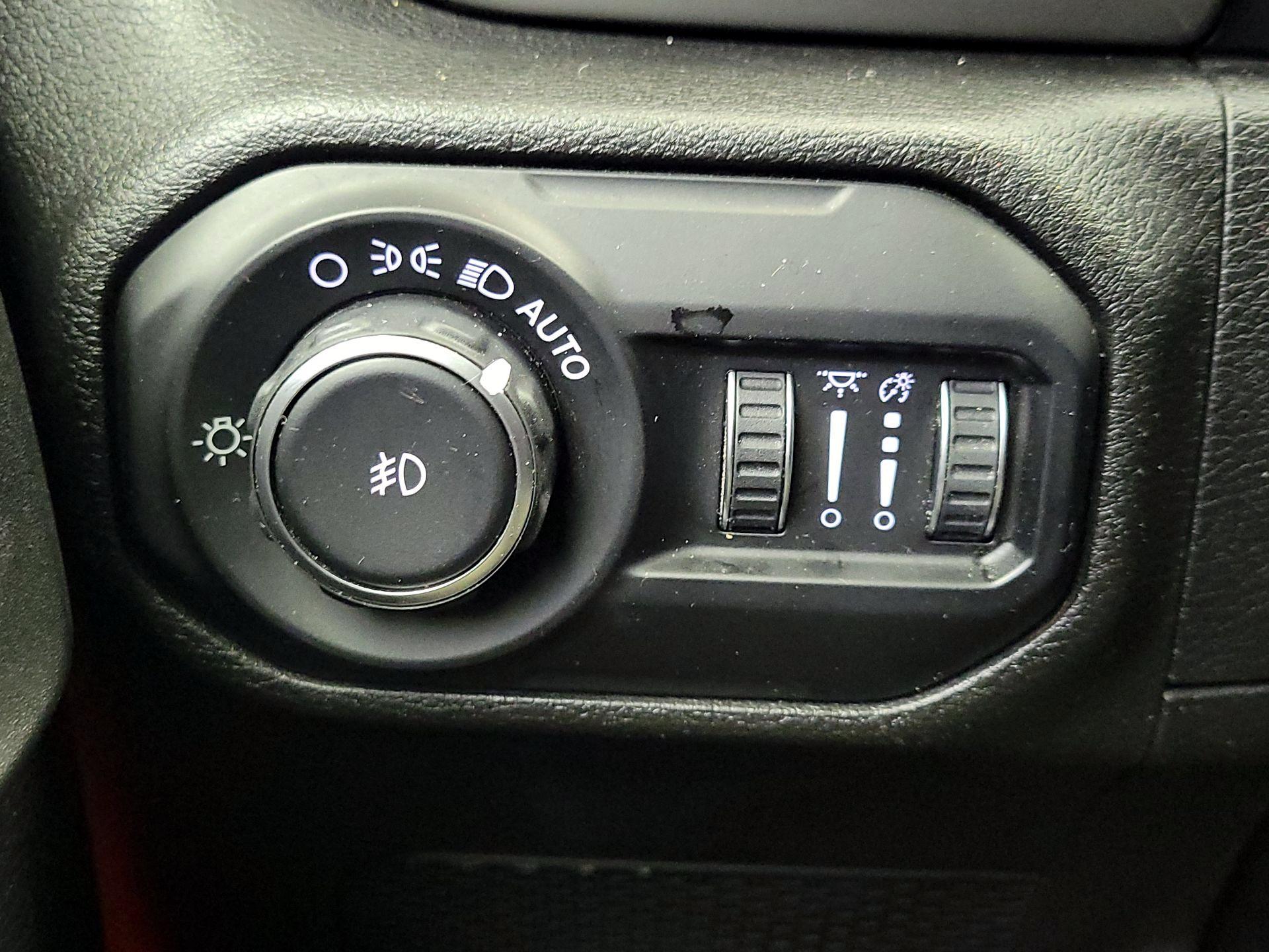 Thumbnail: 2019 Jeep Wrangler - 13
