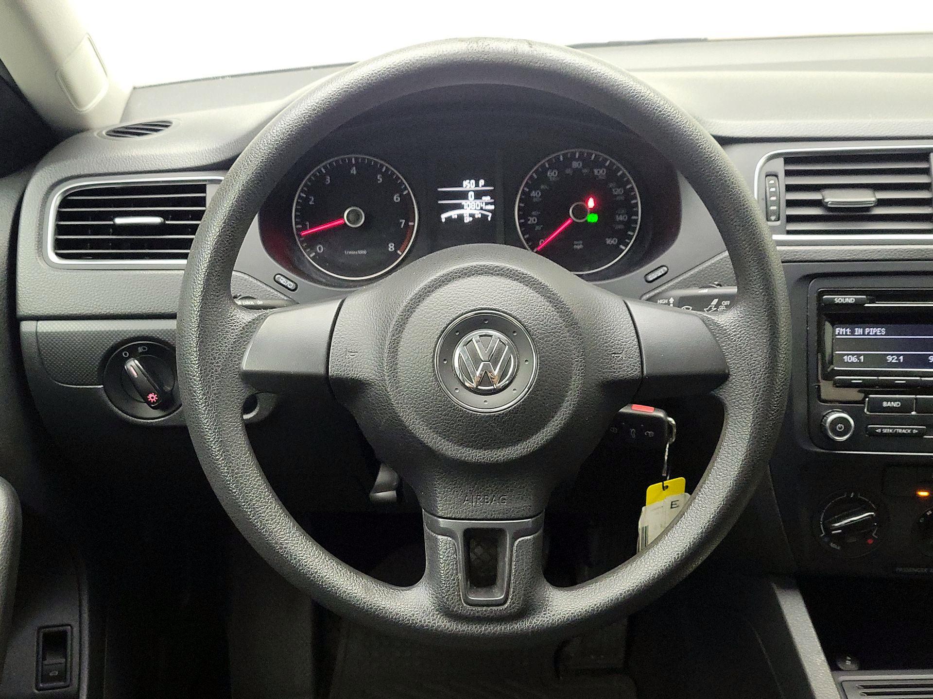 Thumbnail: 2014 Volkswagen Jetta - 10