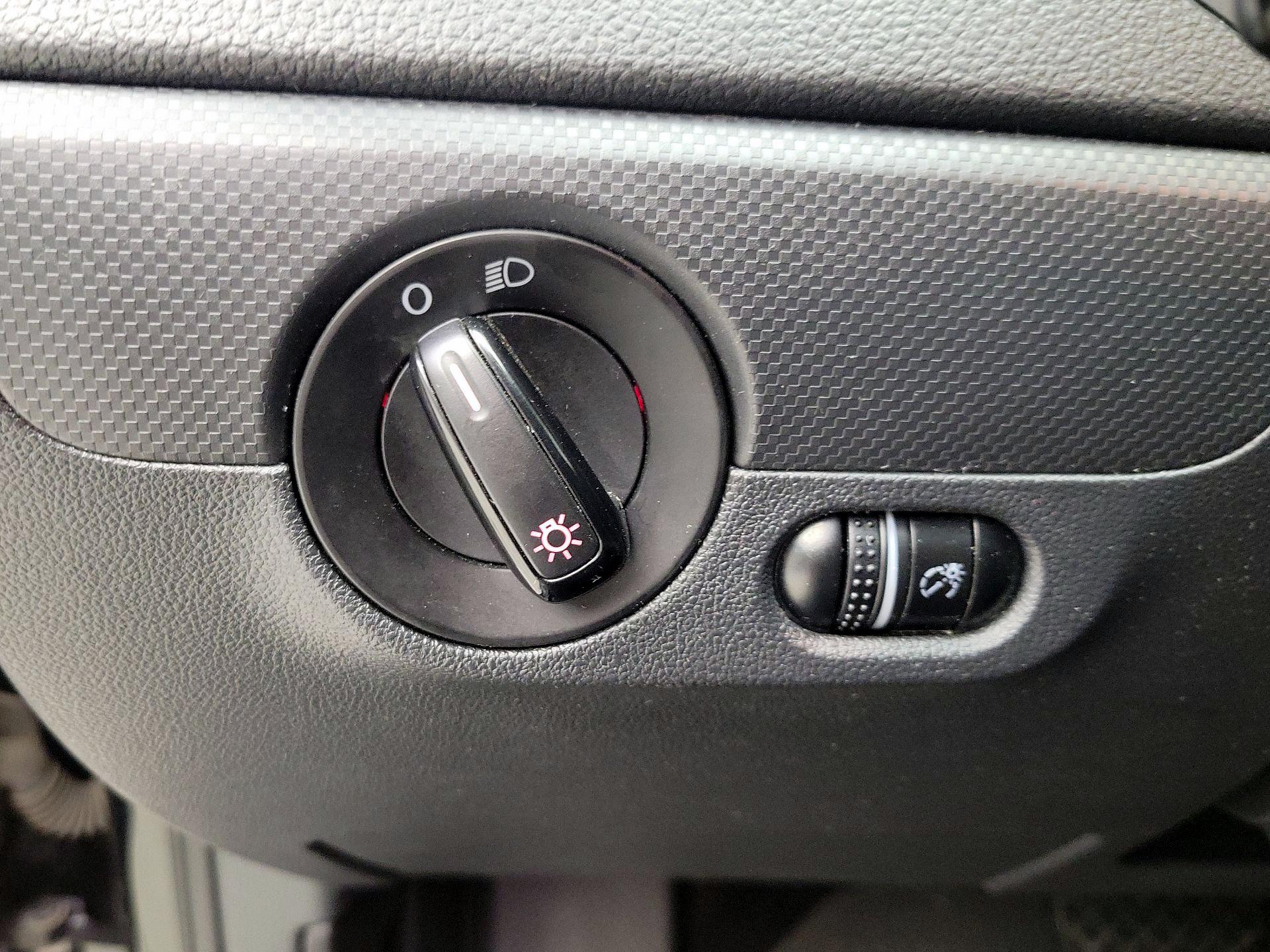 Thumbnail: 2014 Volkswagen Jetta - 13