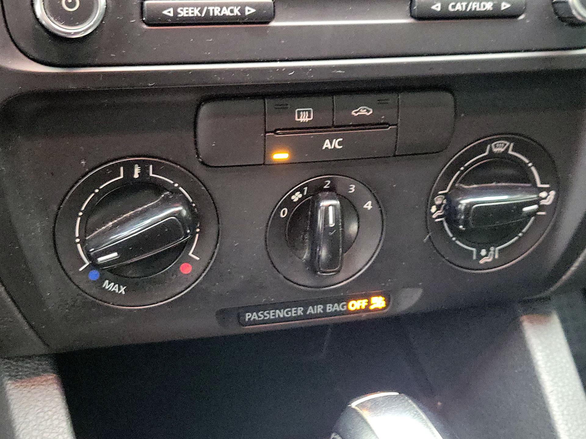 Thumbnail: 2014 Volkswagen Jetta - 15