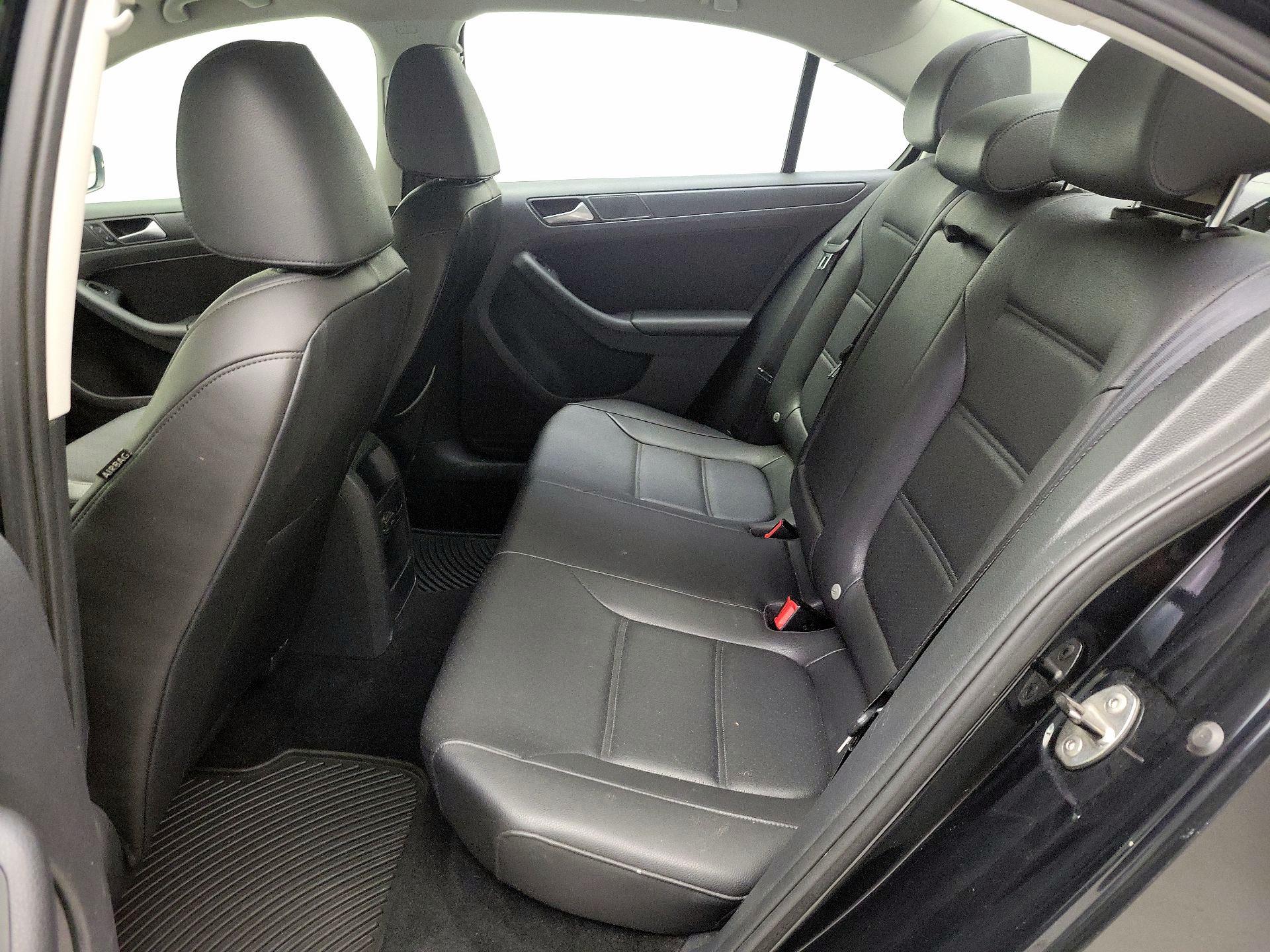 Thumbnail: 2014 Volkswagen Jetta - 18