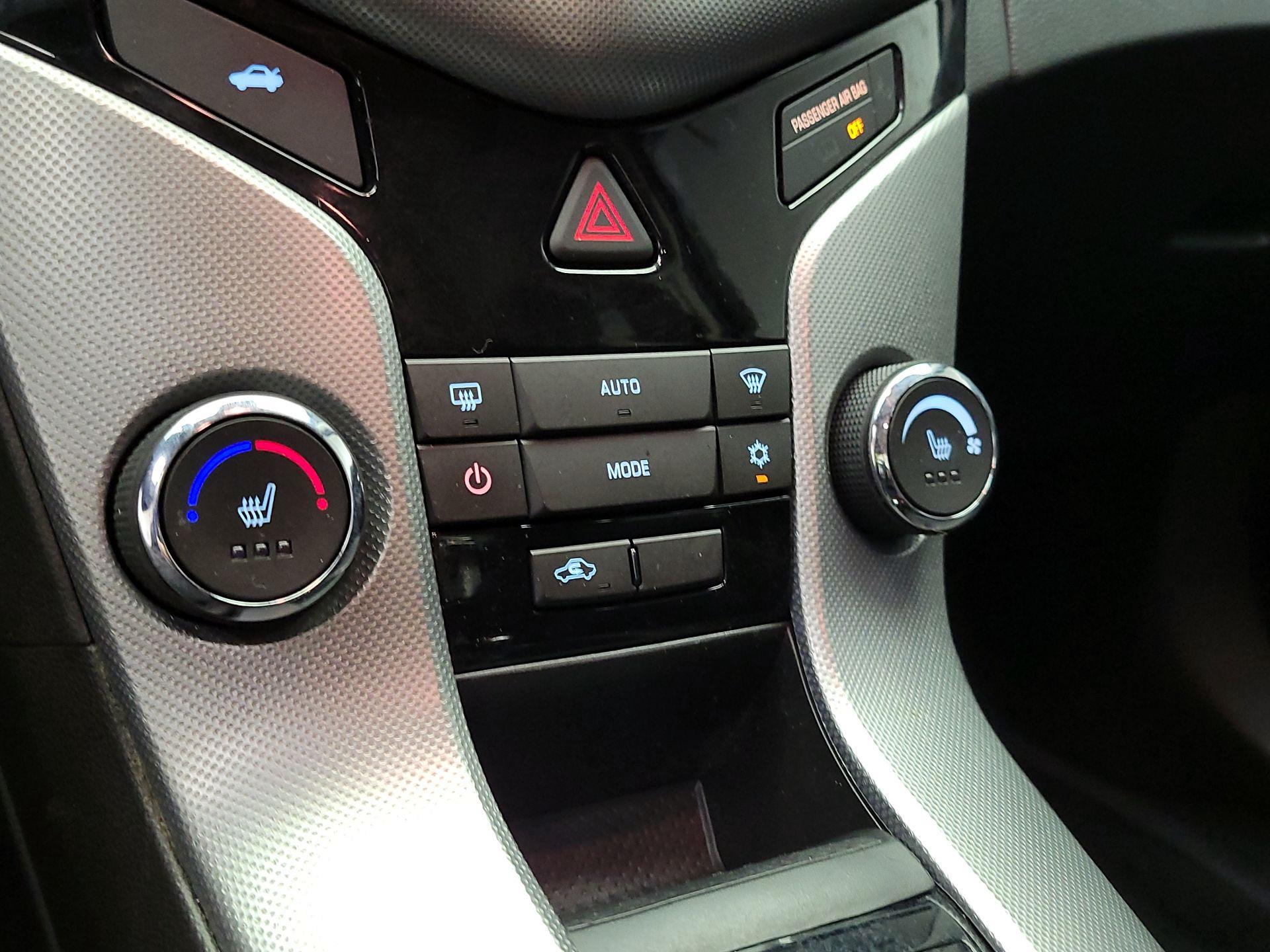 Thumbnail: 2016 Chevrolet Cruze - 17