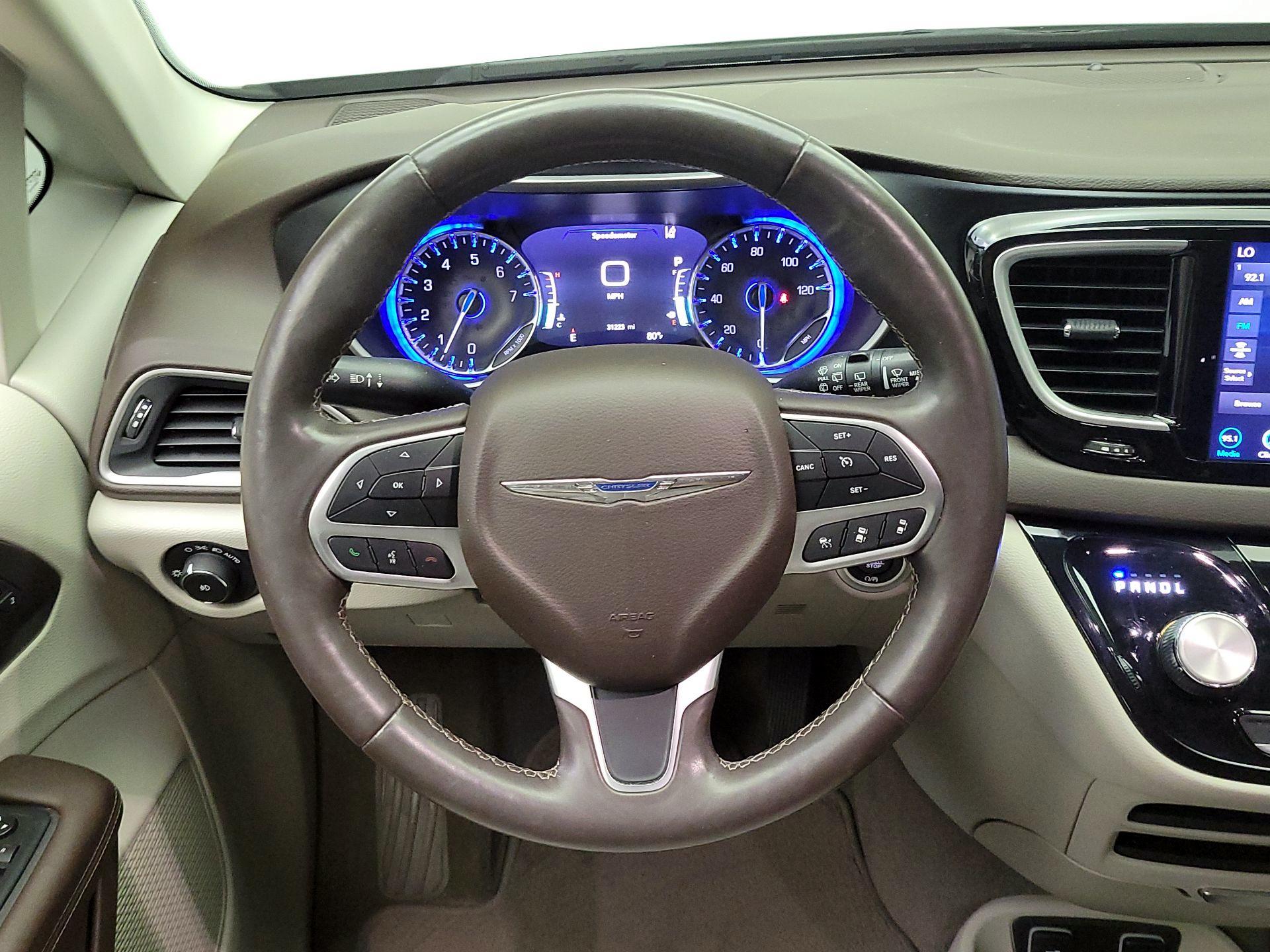 Thumbnail: 2020 Chrysler Pacifica - 10