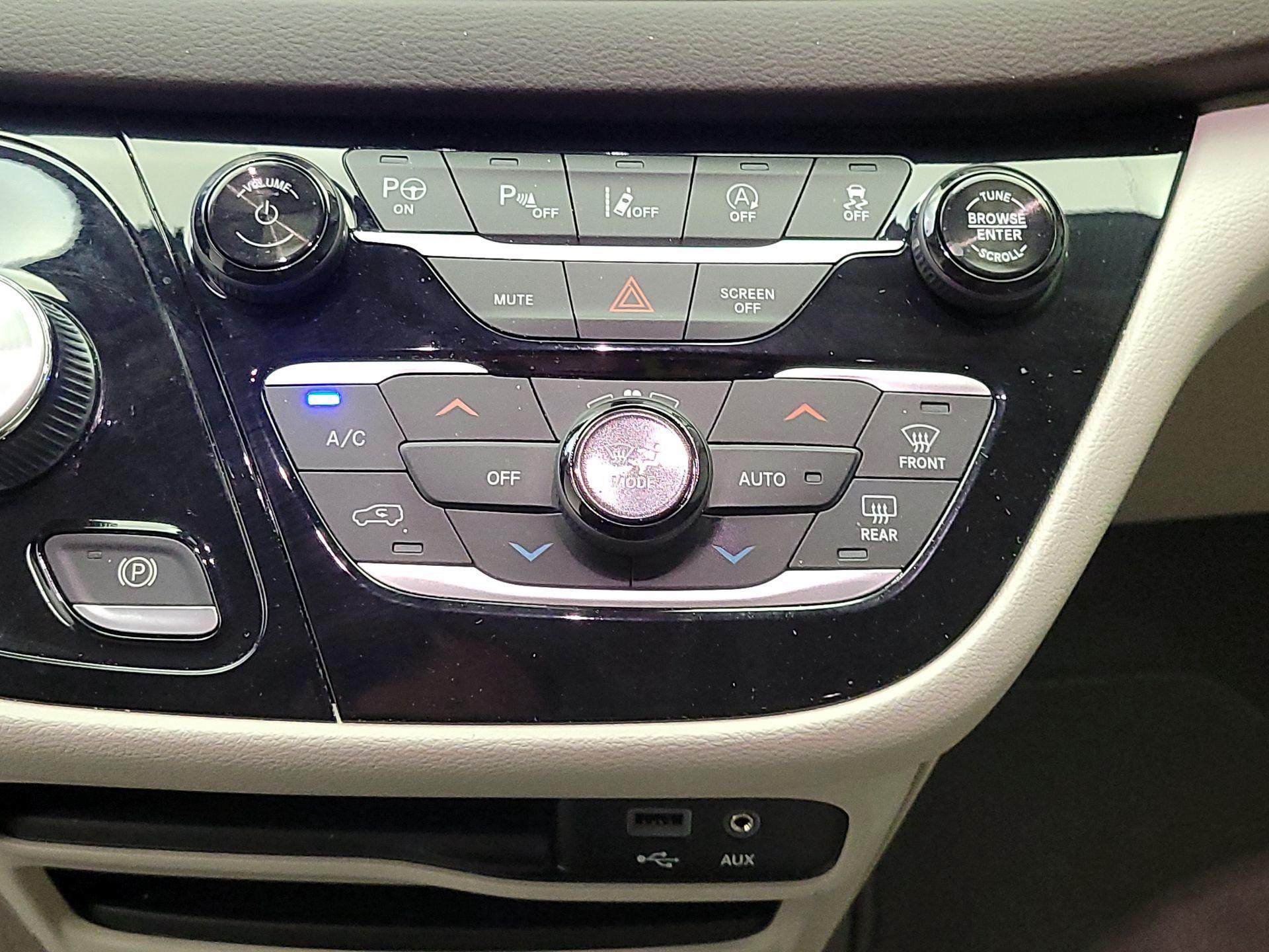 Thumbnail: 2020 Chrysler Pacifica - 17