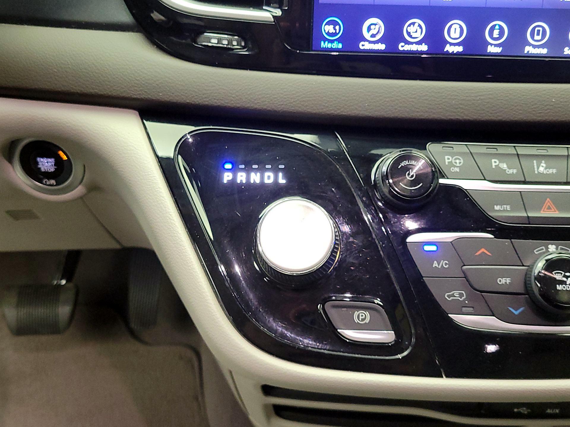 Thumbnail: 2020 Chrysler Pacifica - 18