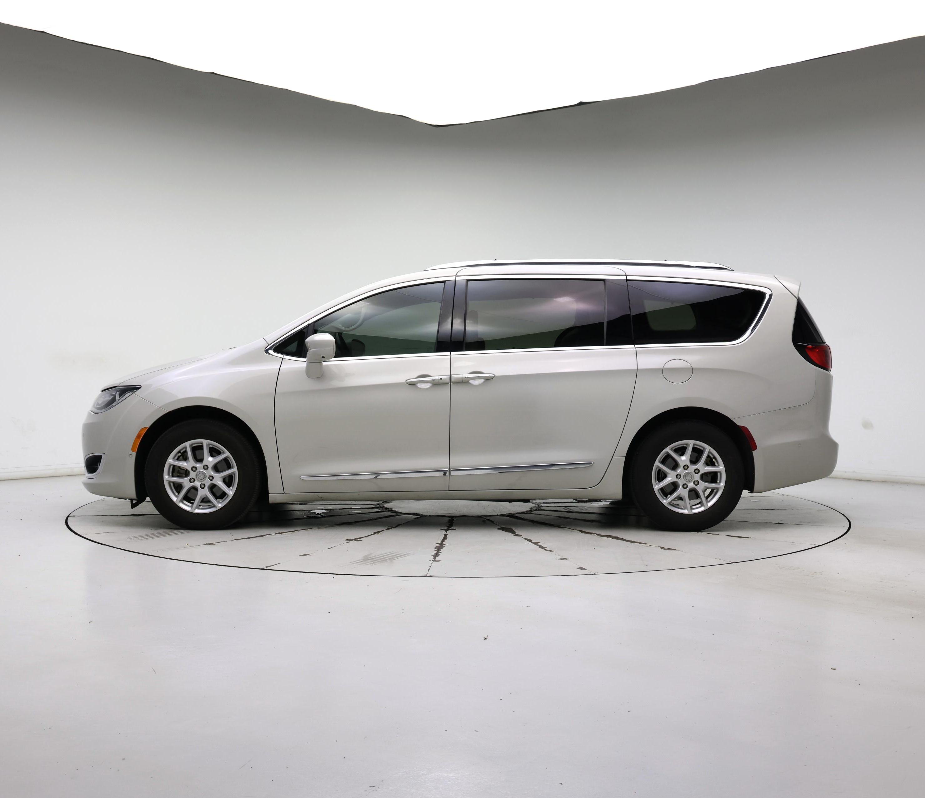 Thumbnail: 2020 Chrysler Pacifica - 3