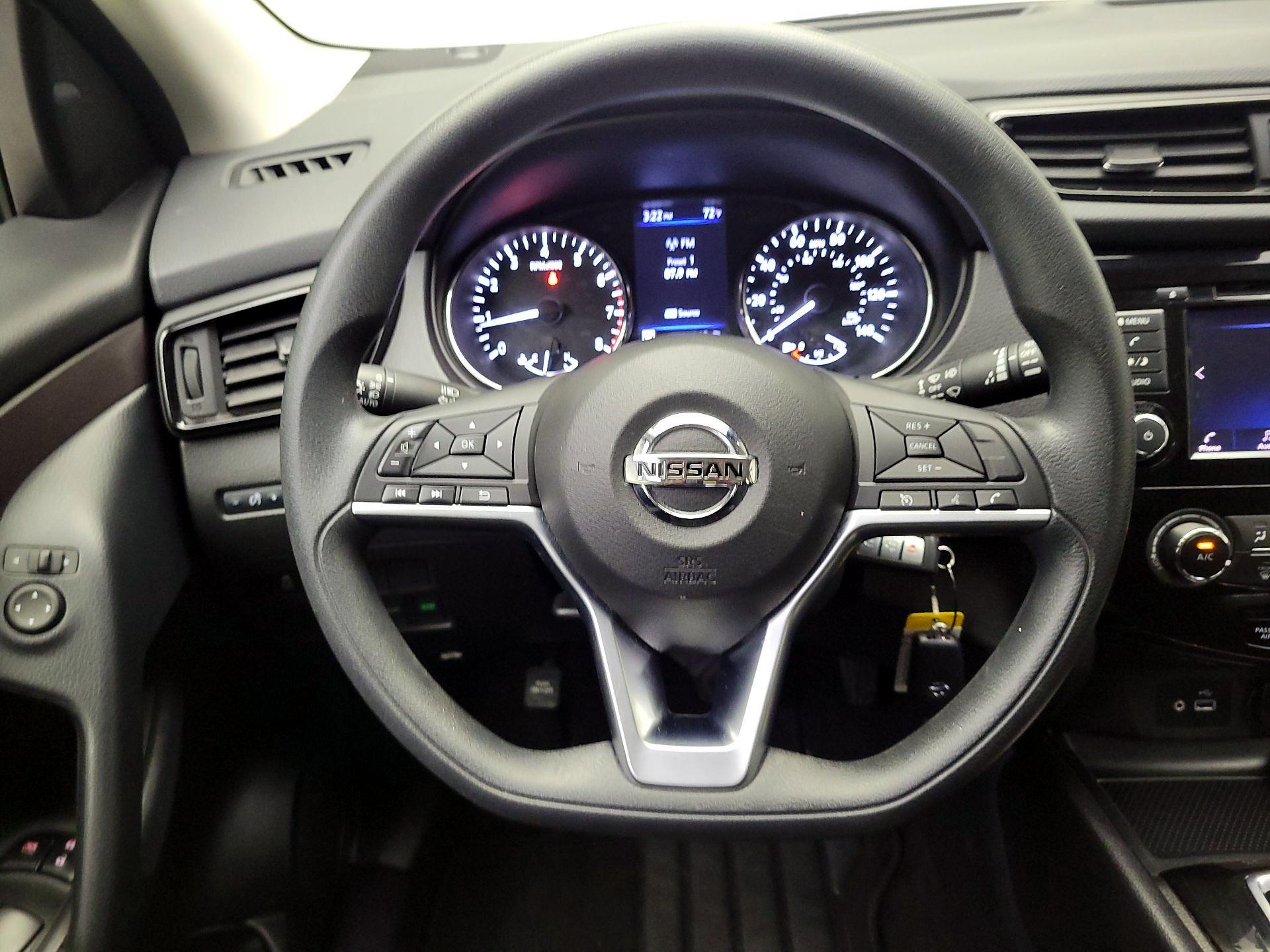 Thumbnail: 2020 Nissan Rogue Sport - 10
