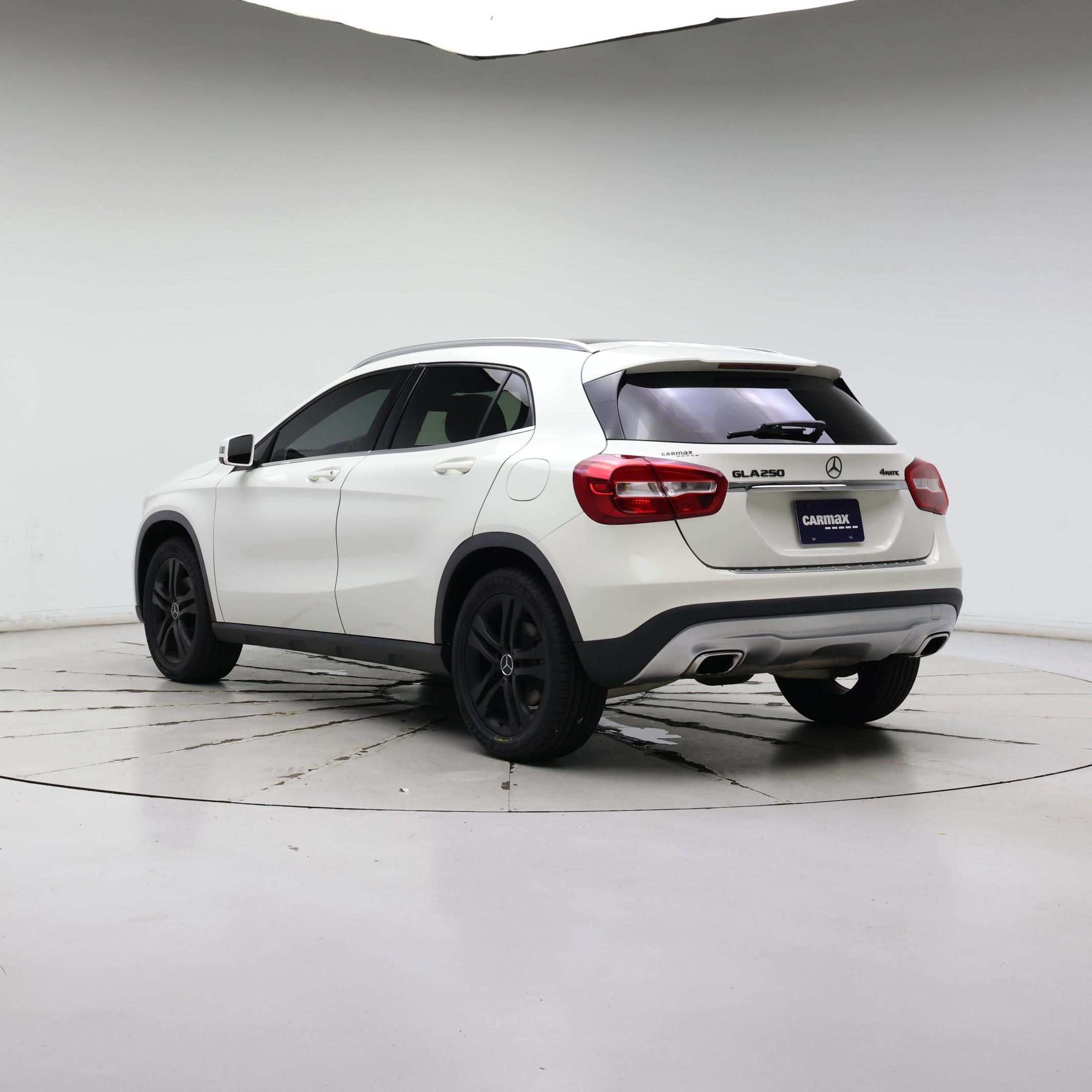 Thumbnail: 2015 Mercedes-Benz GLA - 2