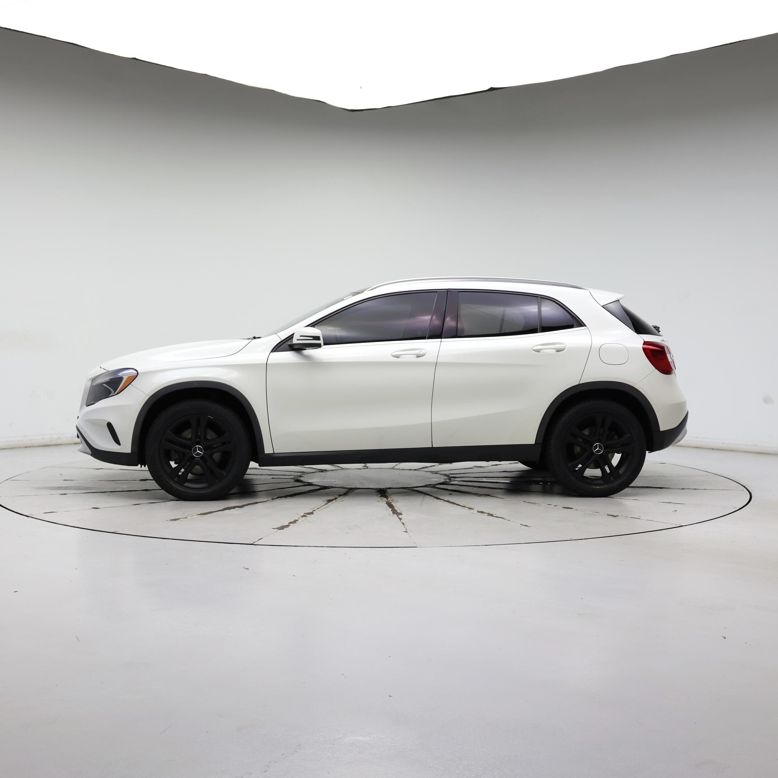 Thumbnail: 2015 Mercedes-Benz GLA - 3