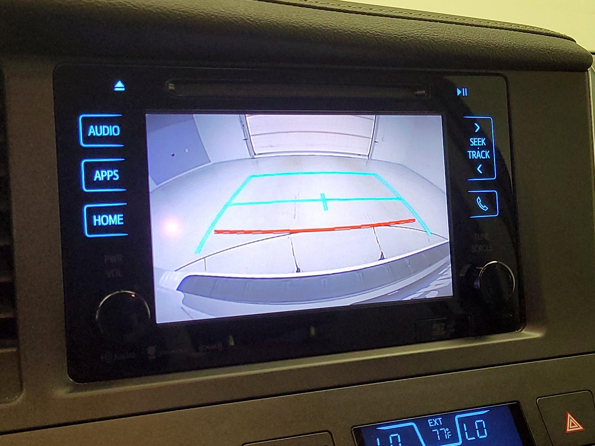 Thumbnail: 2017 Toyota Sienna - 15