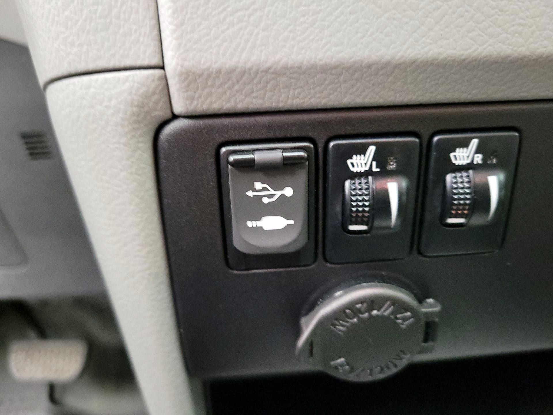 Thumbnail: 2017 Toyota Sienna - 19