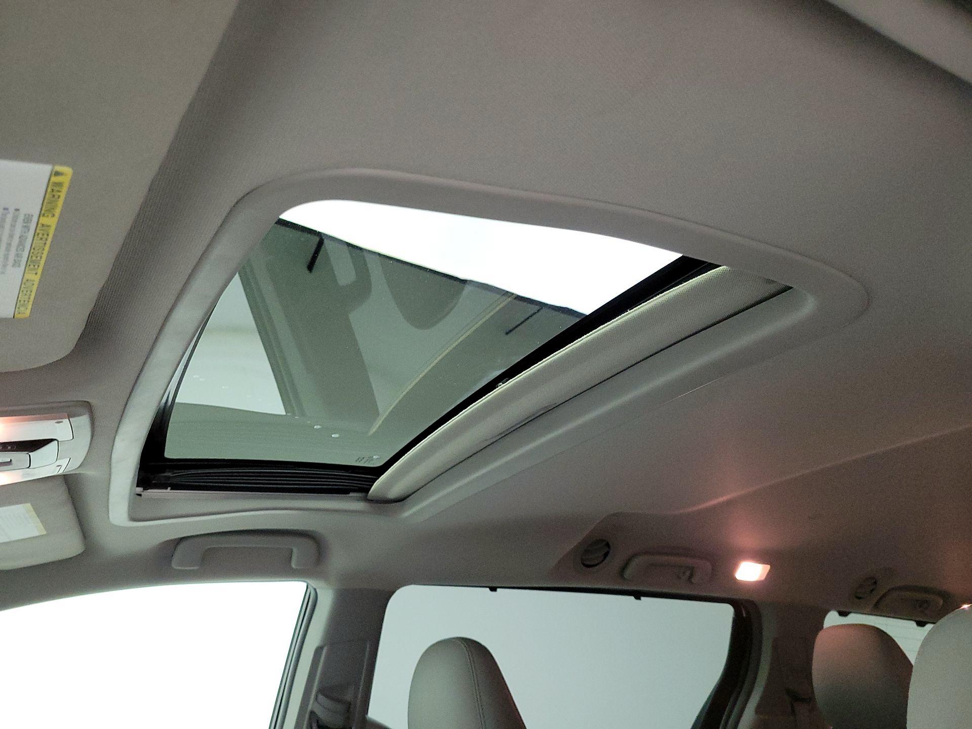 Thumbnail: 2017 Toyota Sienna - 20