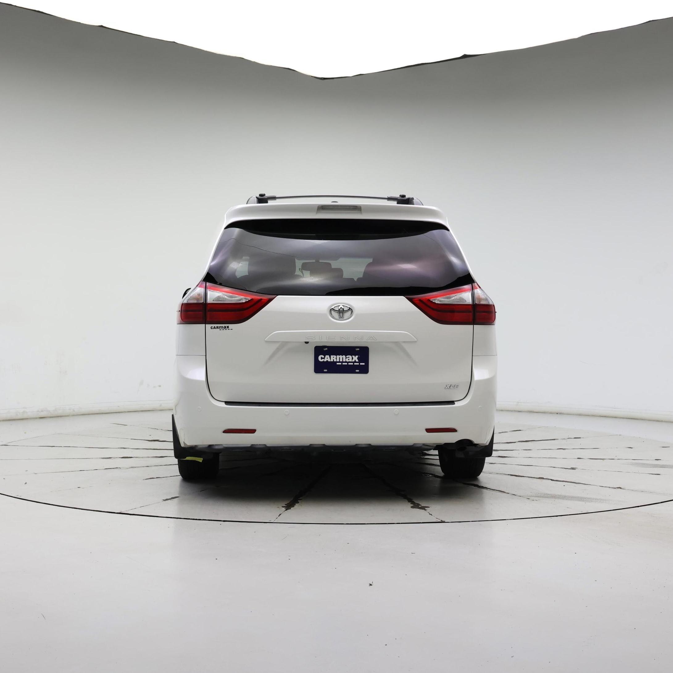 Thumbnail: 2017 Toyota Sienna - 6