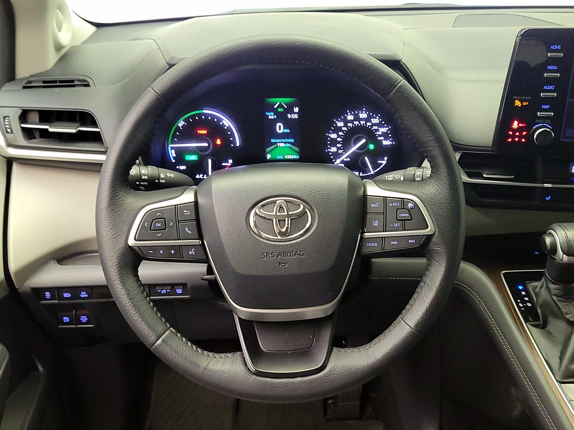 Thumbnail: 2021 Toyota Sienna - 10
