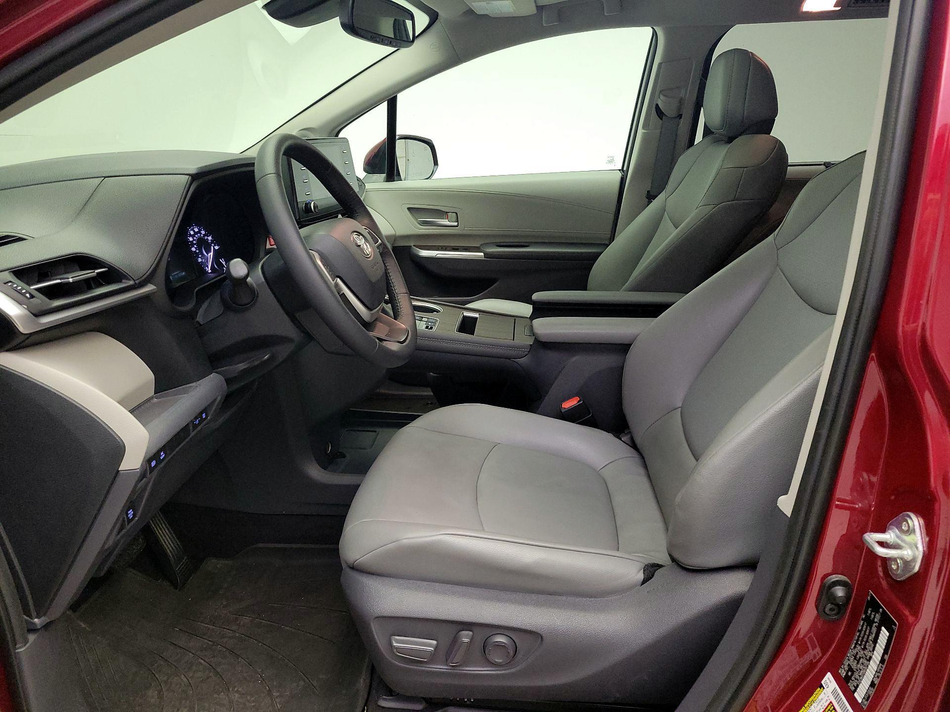 Thumbnail: 2021 Toyota Sienna - 11