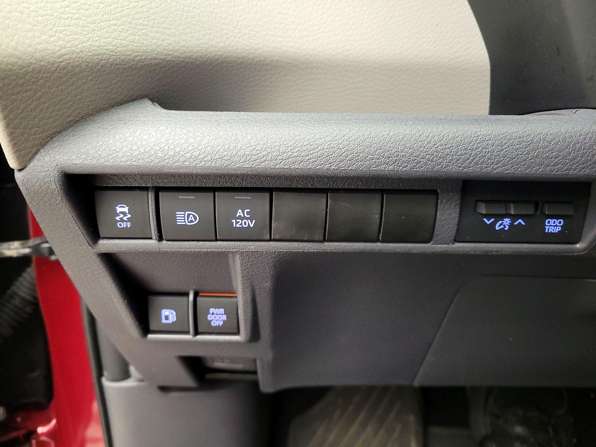 Thumbnail: 2021 Toyota Sienna - 13