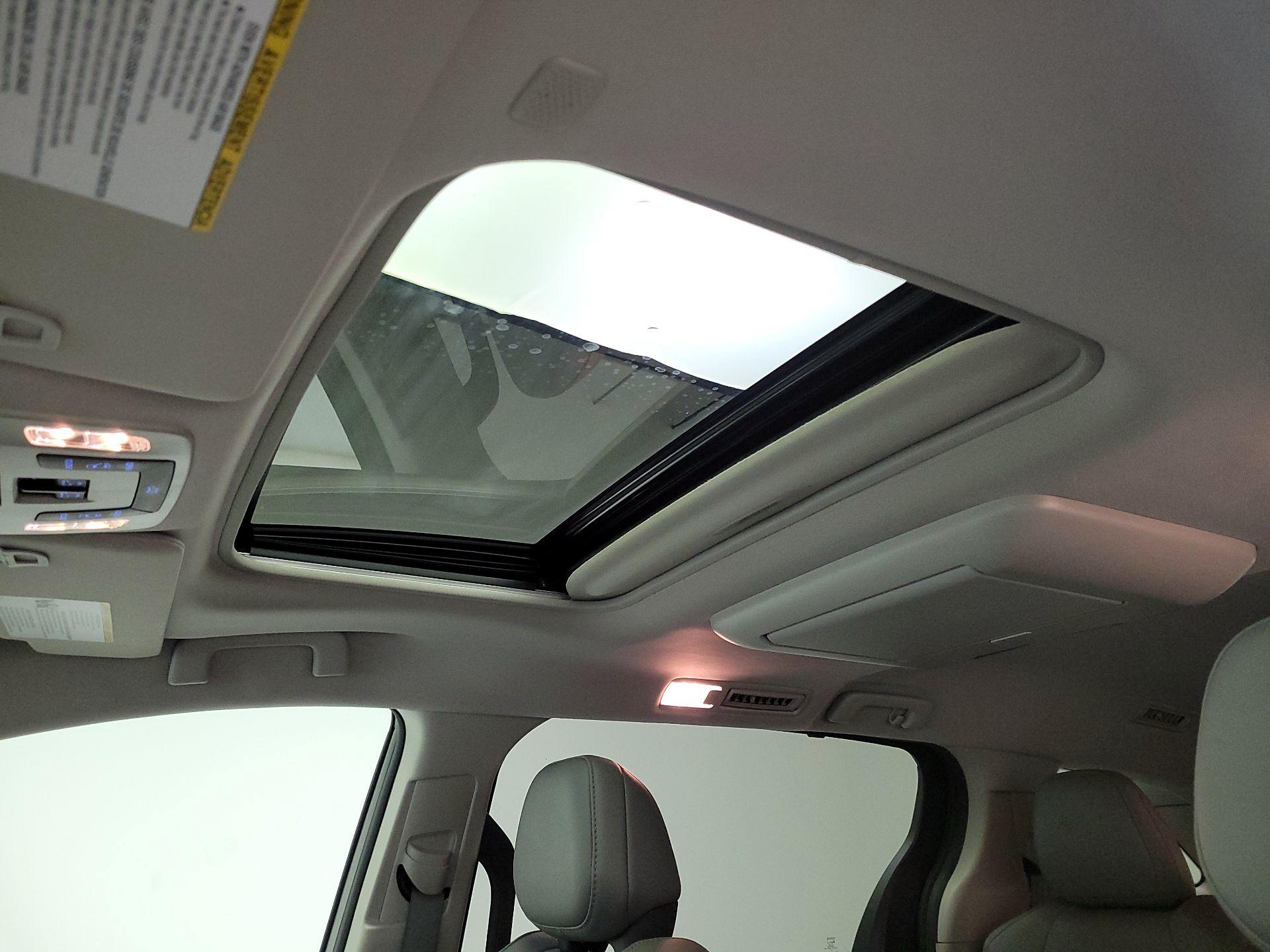 Thumbnail: 2021 Toyota Sienna - 20