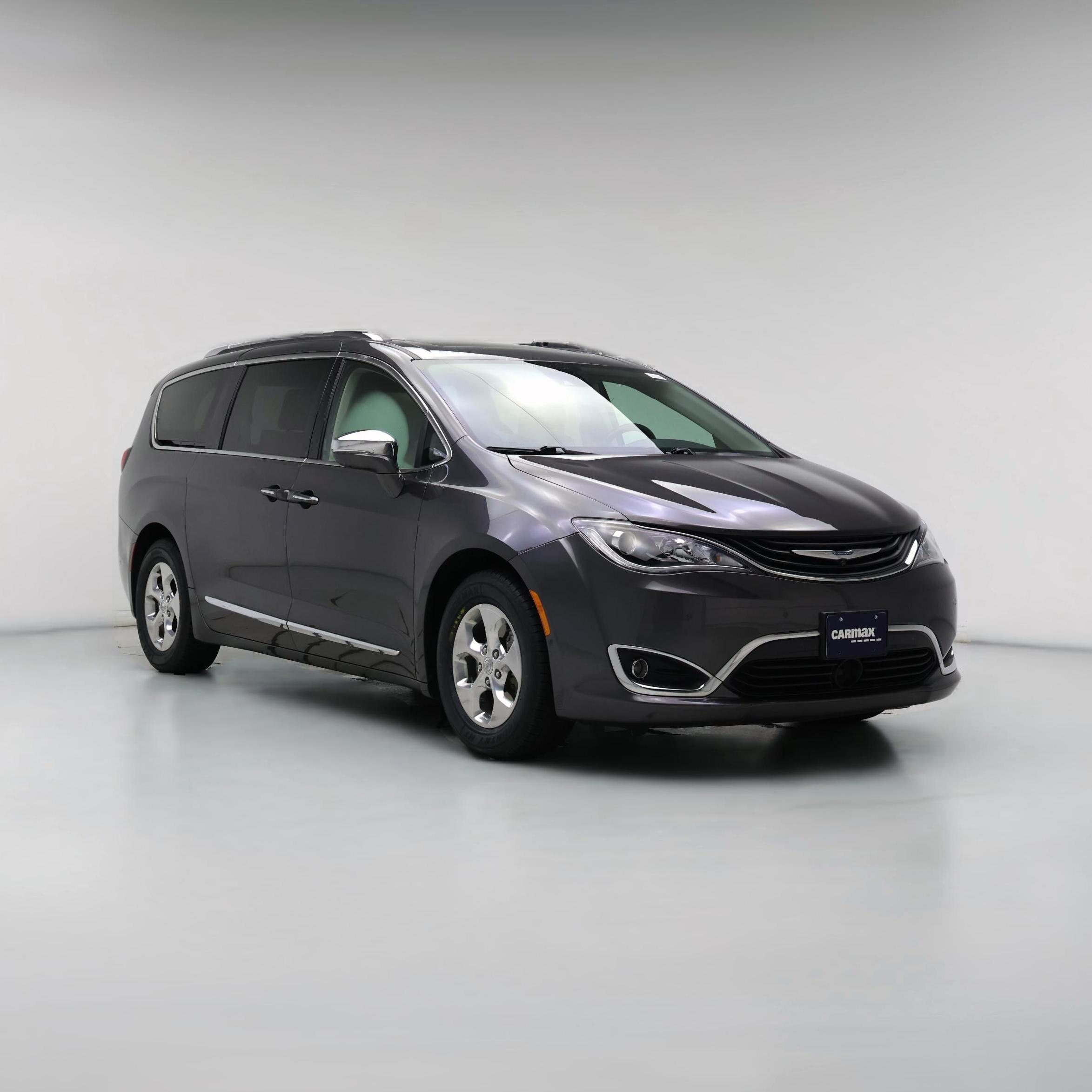 Thumbnail: 2018 Chrysler Pacifica - 1