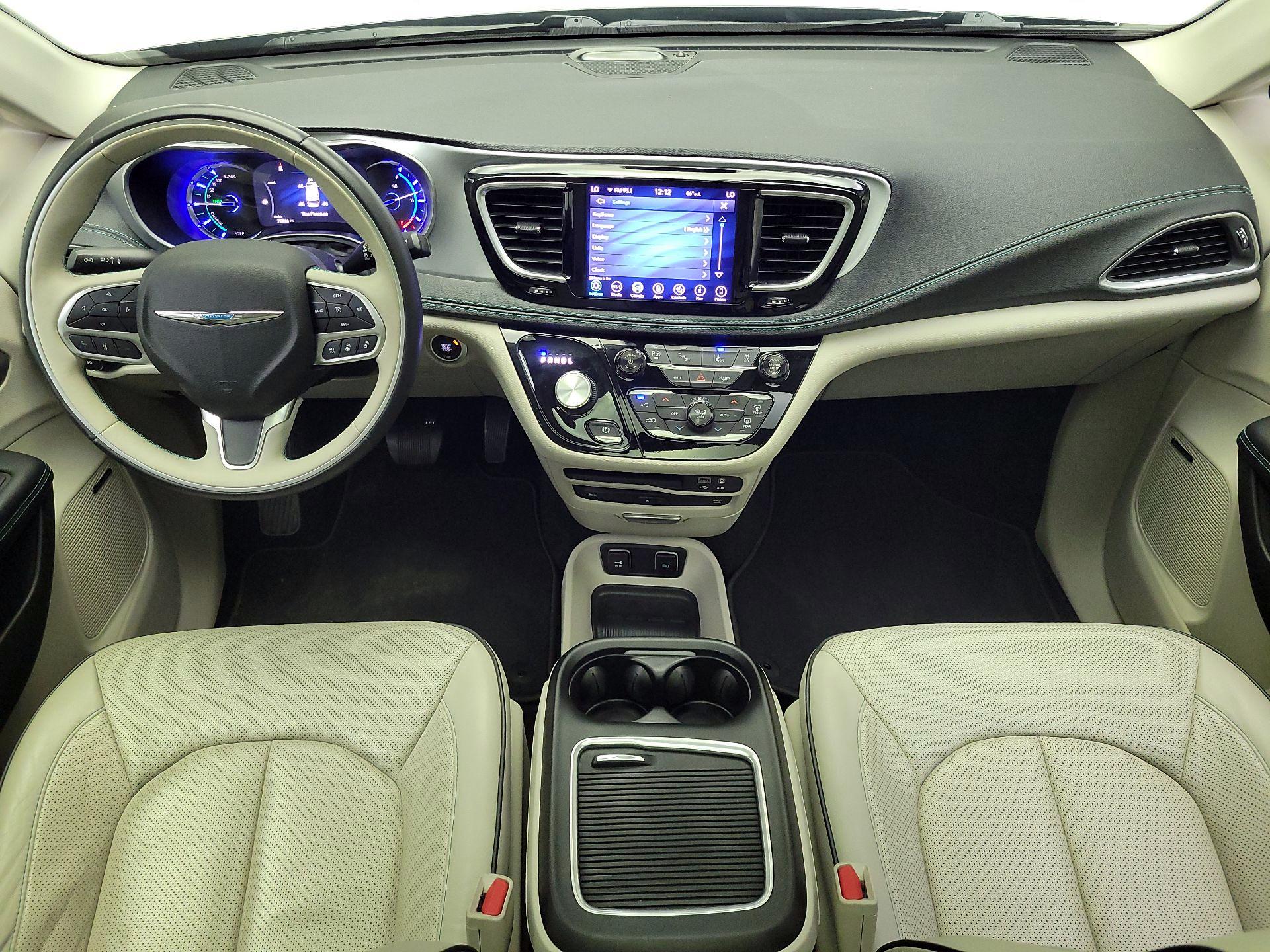 Thumbnail: 2018 Chrysler Pacifica - 9