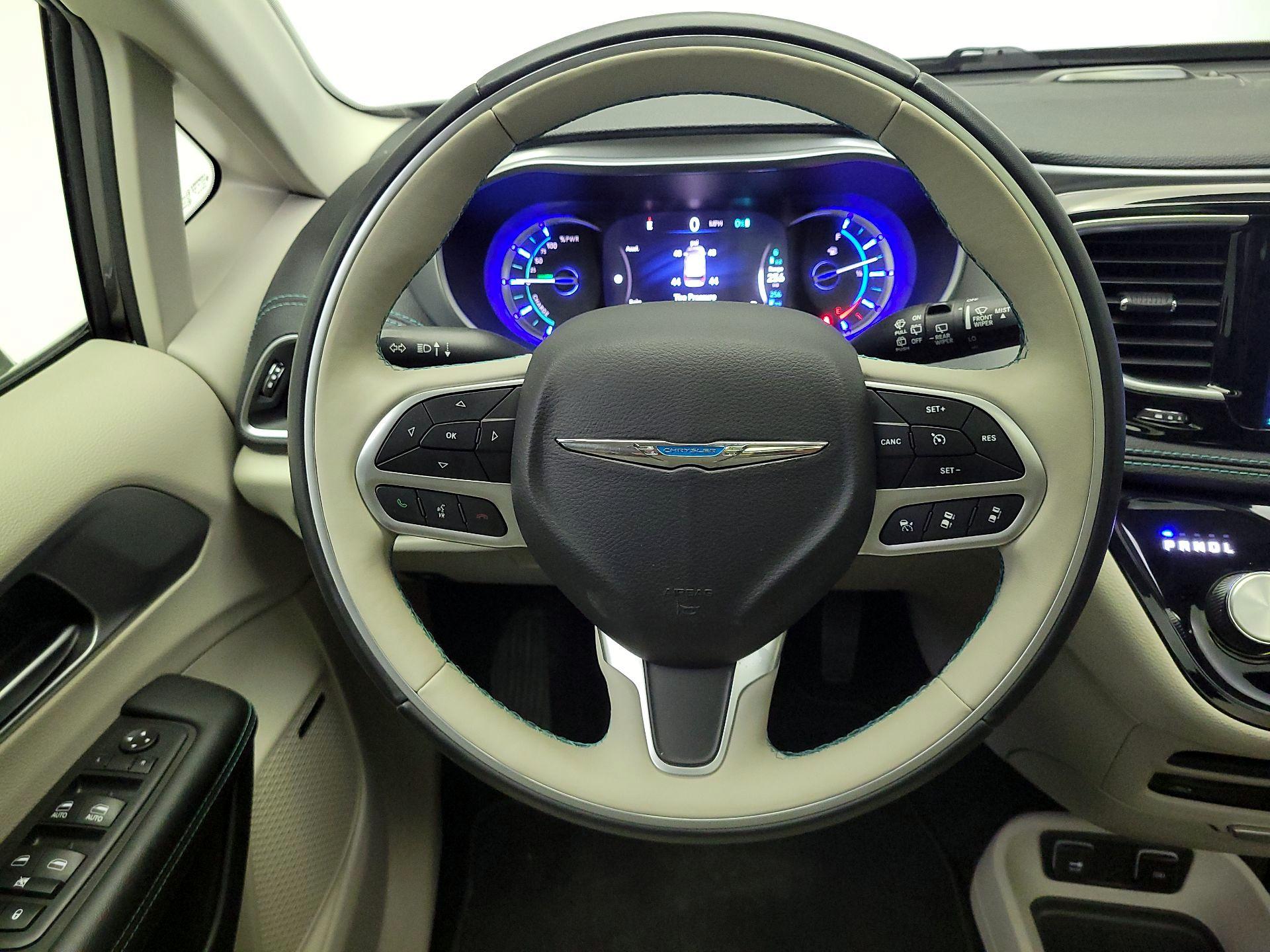Thumbnail: 2018 Chrysler Pacifica - 10