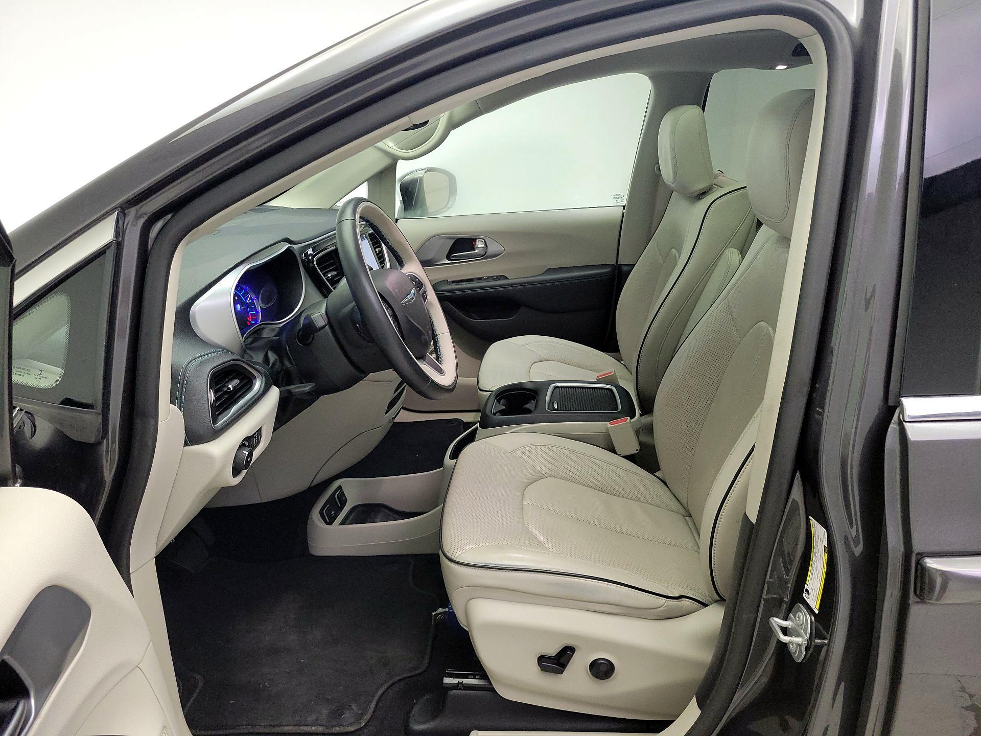 Thumbnail: 2018 Chrysler Pacifica - 11