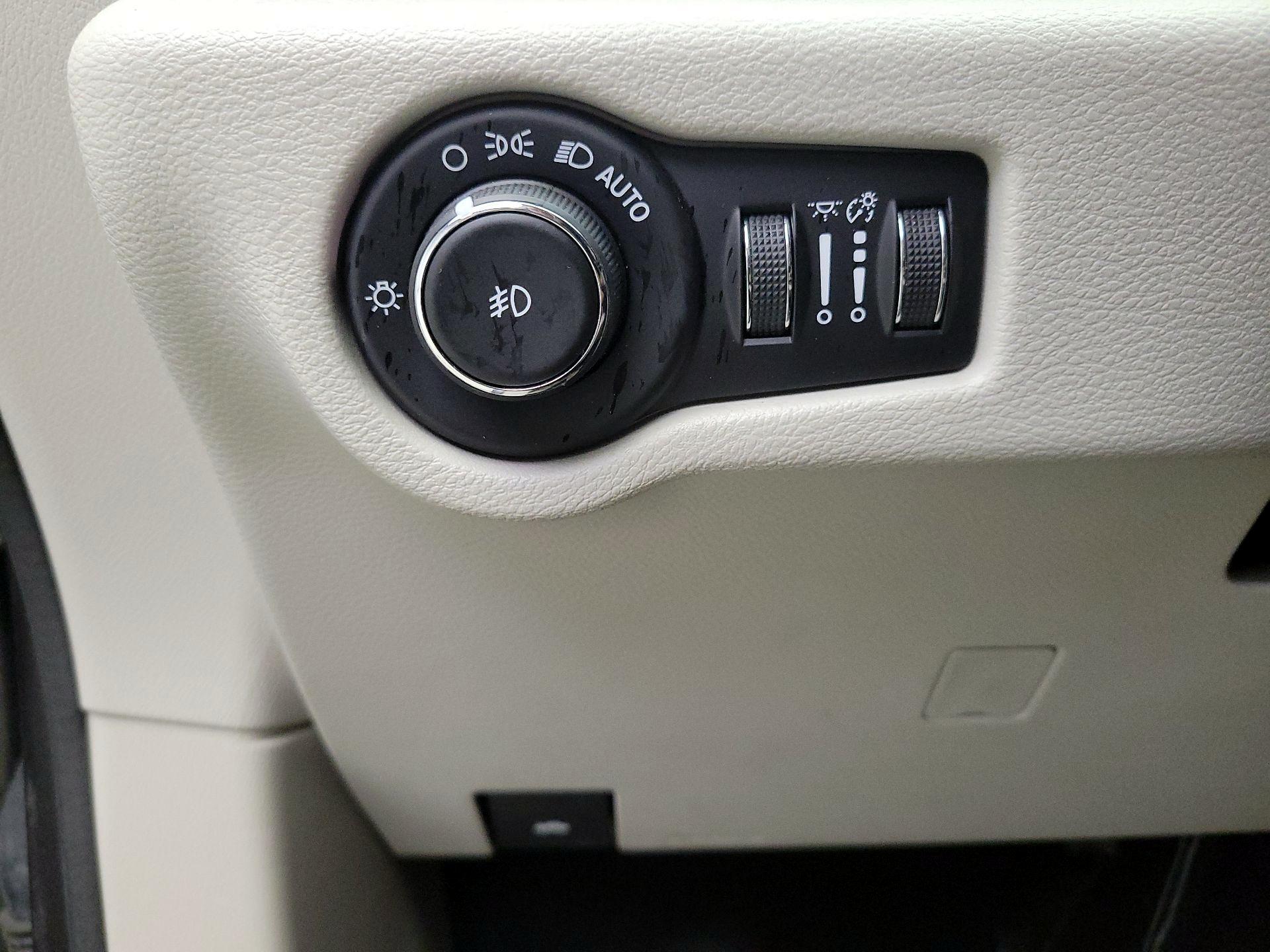 Thumbnail: 2018 Chrysler Pacifica - 13
