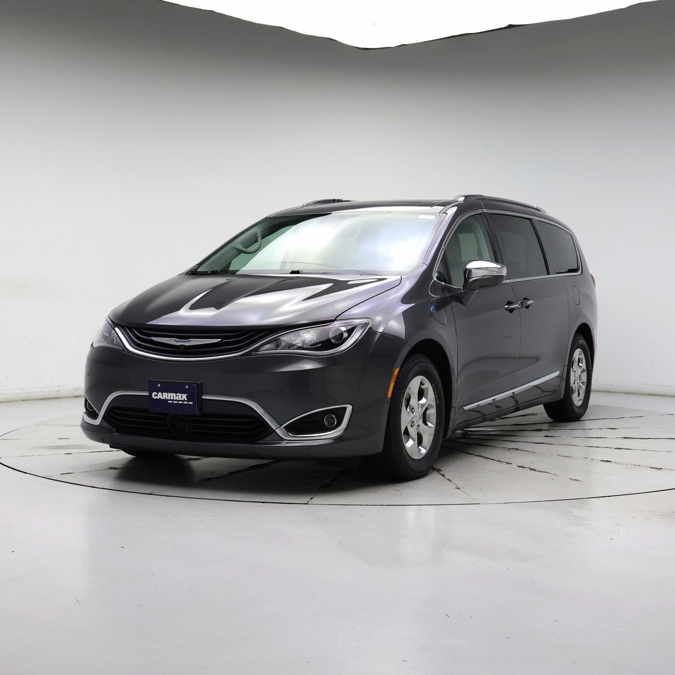 Thumbnail: 2018 Chrysler Pacifica - 4