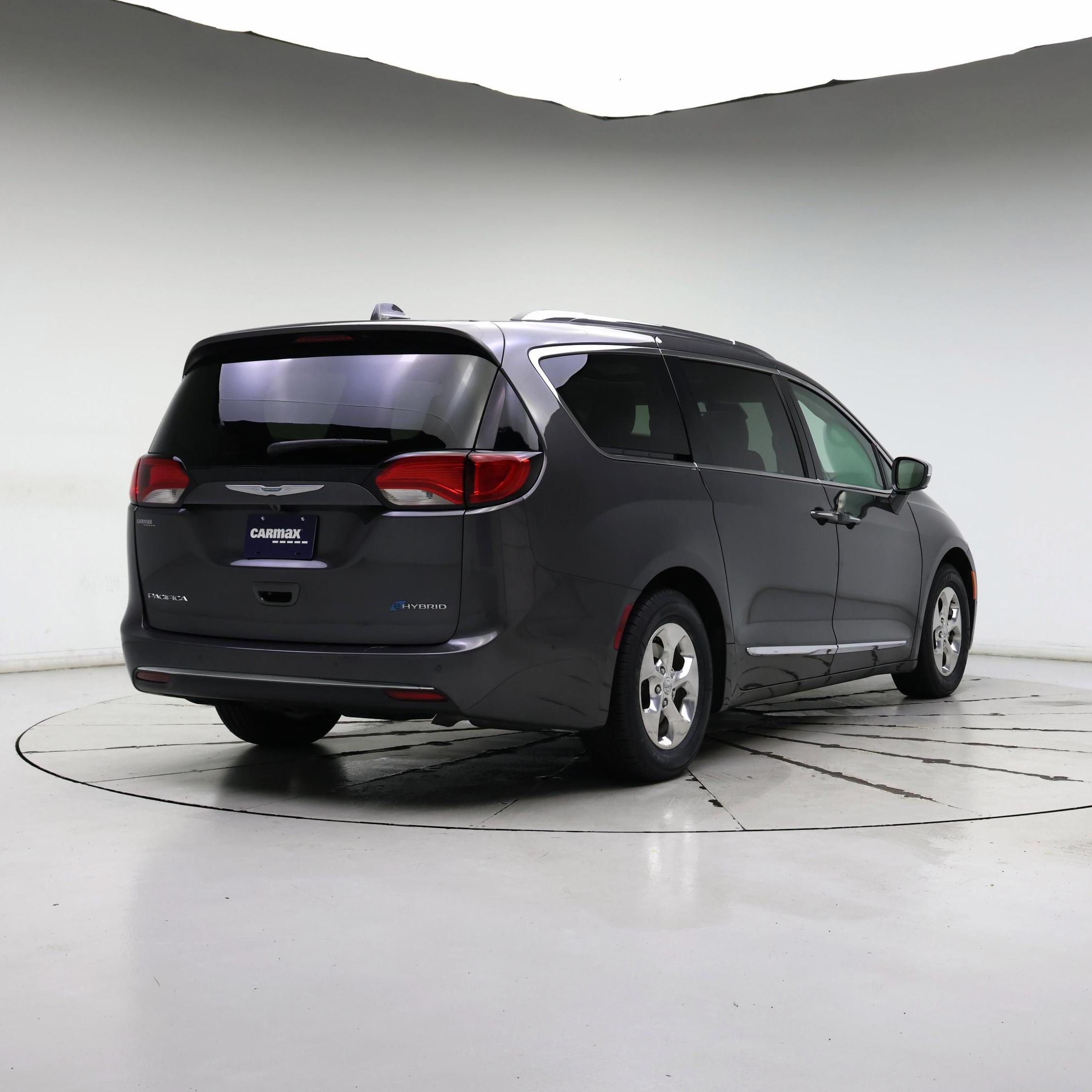 Thumbnail: 2018 Chrysler Pacifica - 8