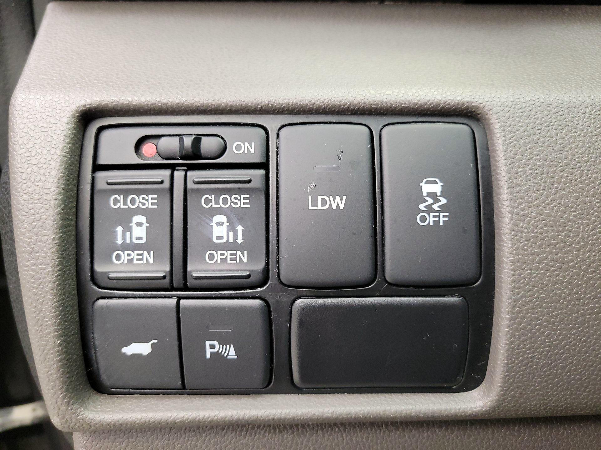 Thumbnail: 2015 Honda Odyssey - 13